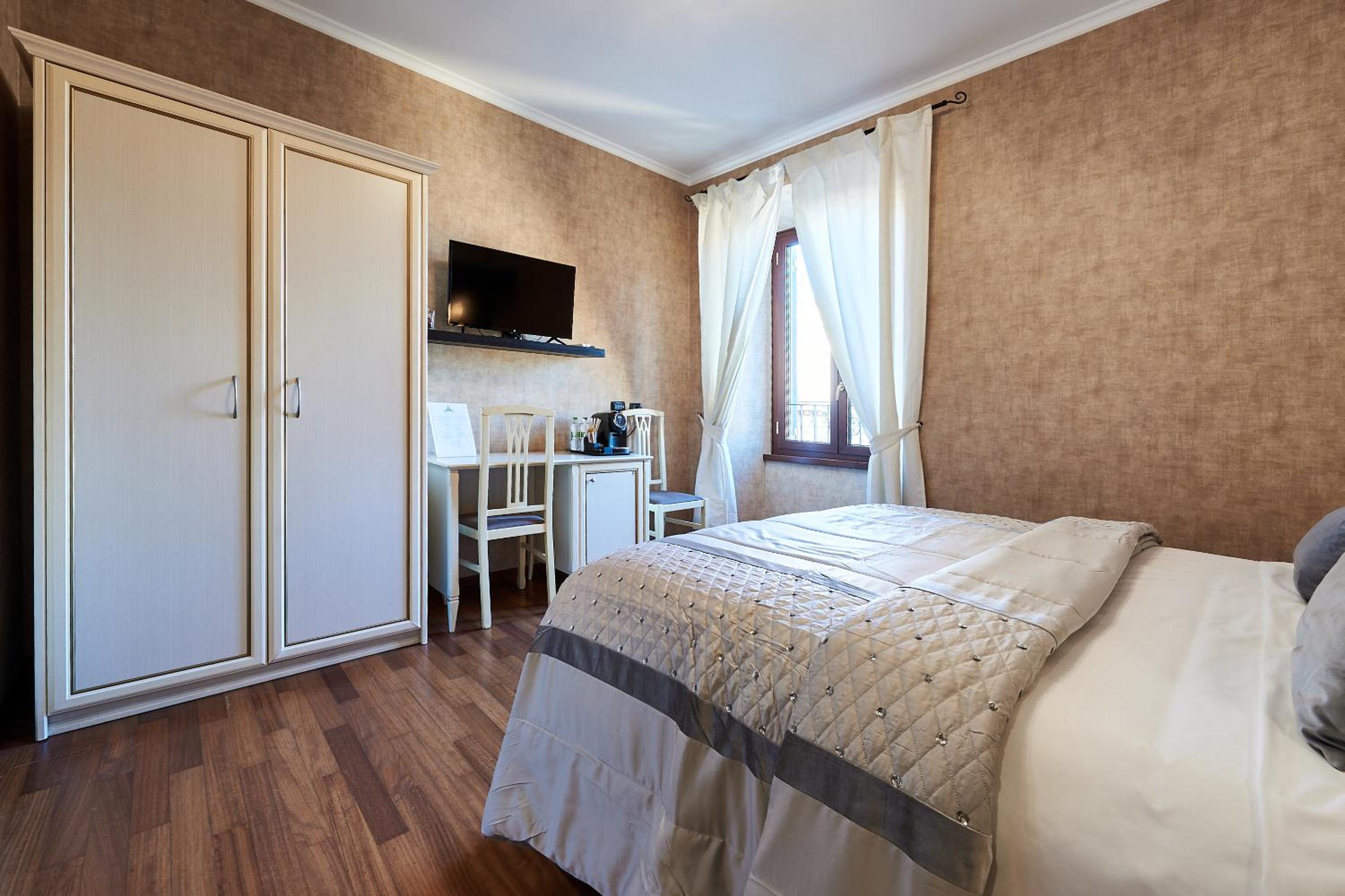 Deluxe Junior Suite photo 2