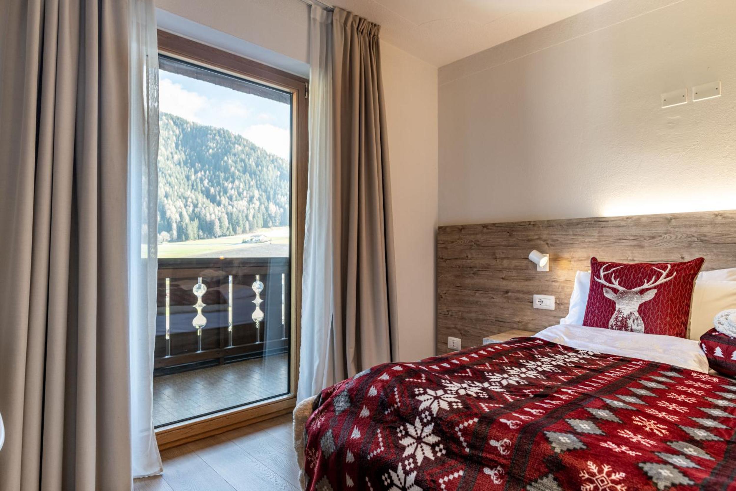 Deluxe Double Room with Spa Access - Photo 6