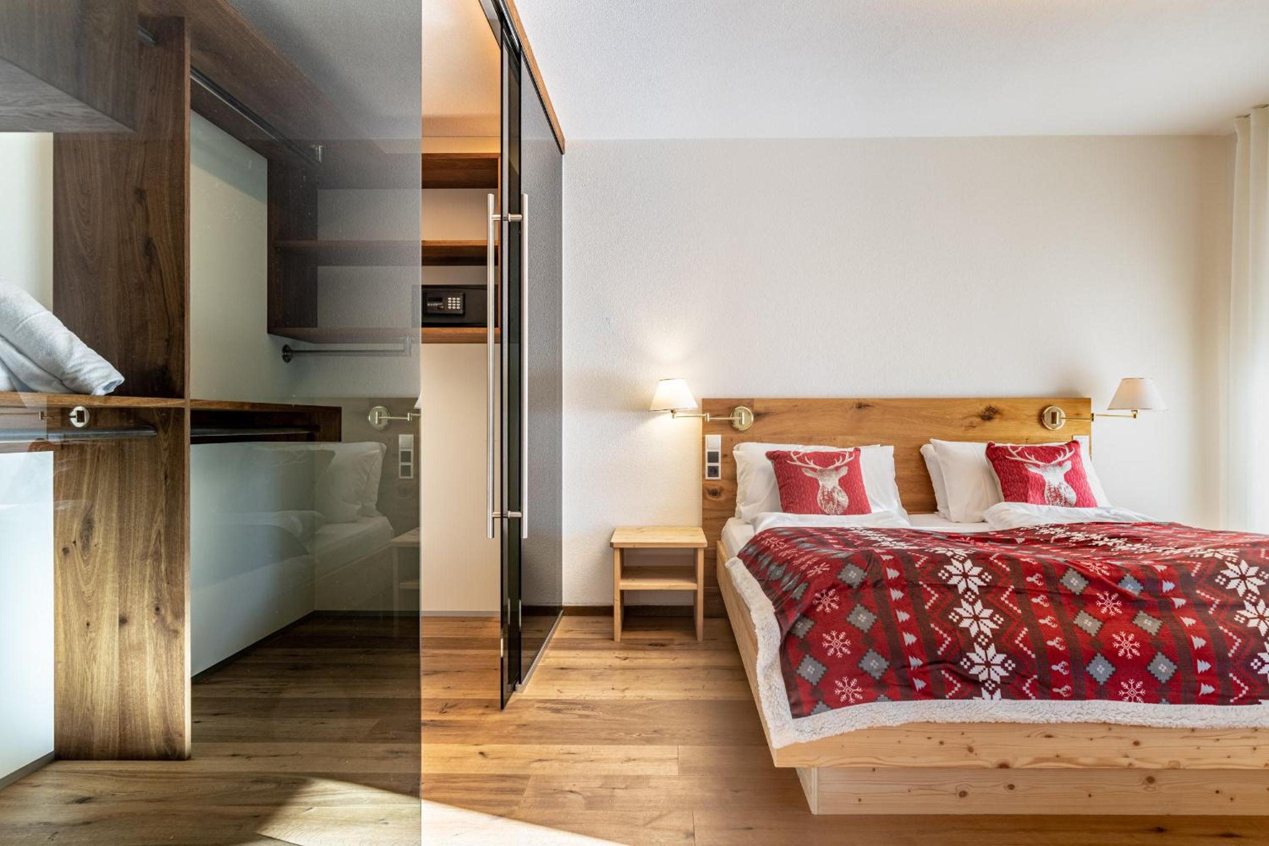 Deluxe King Suite with Spa Access - Photo 2