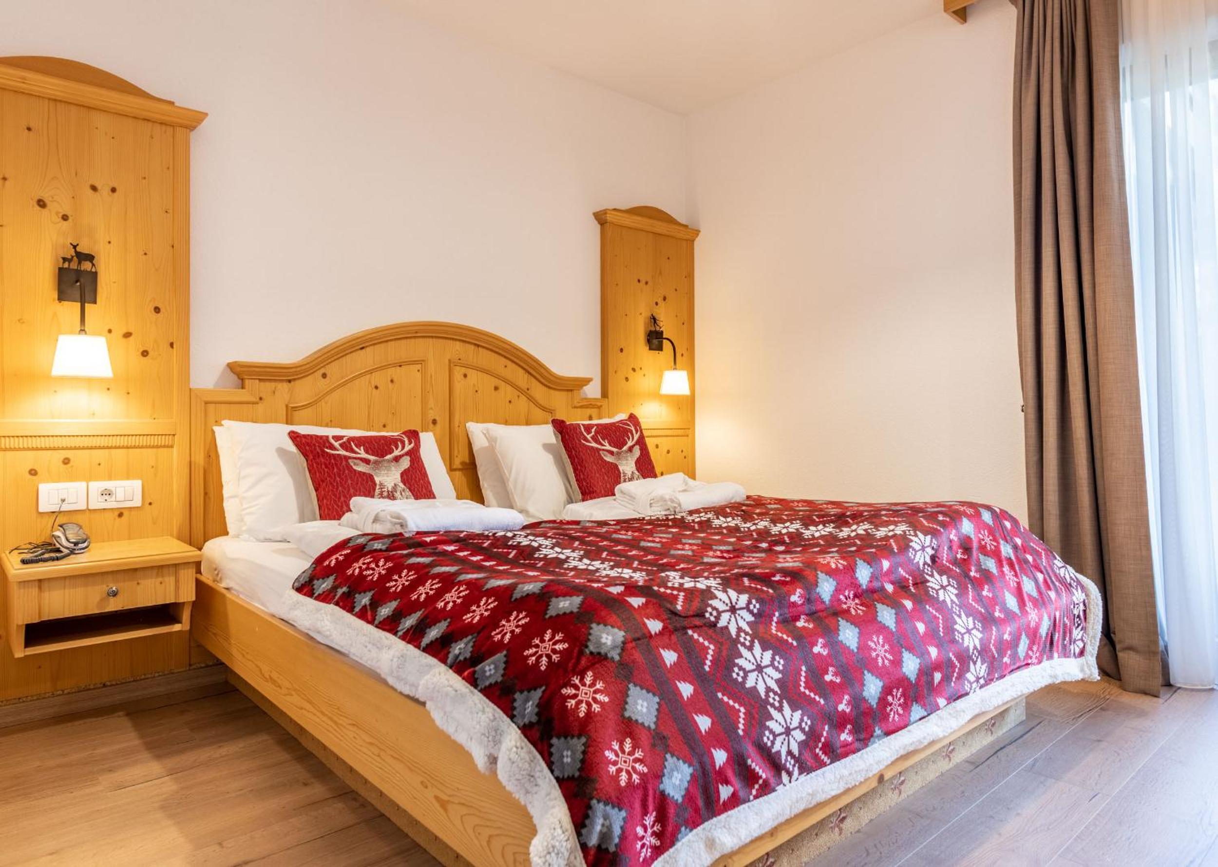 Junior Suite with Spa Access - Photo 3