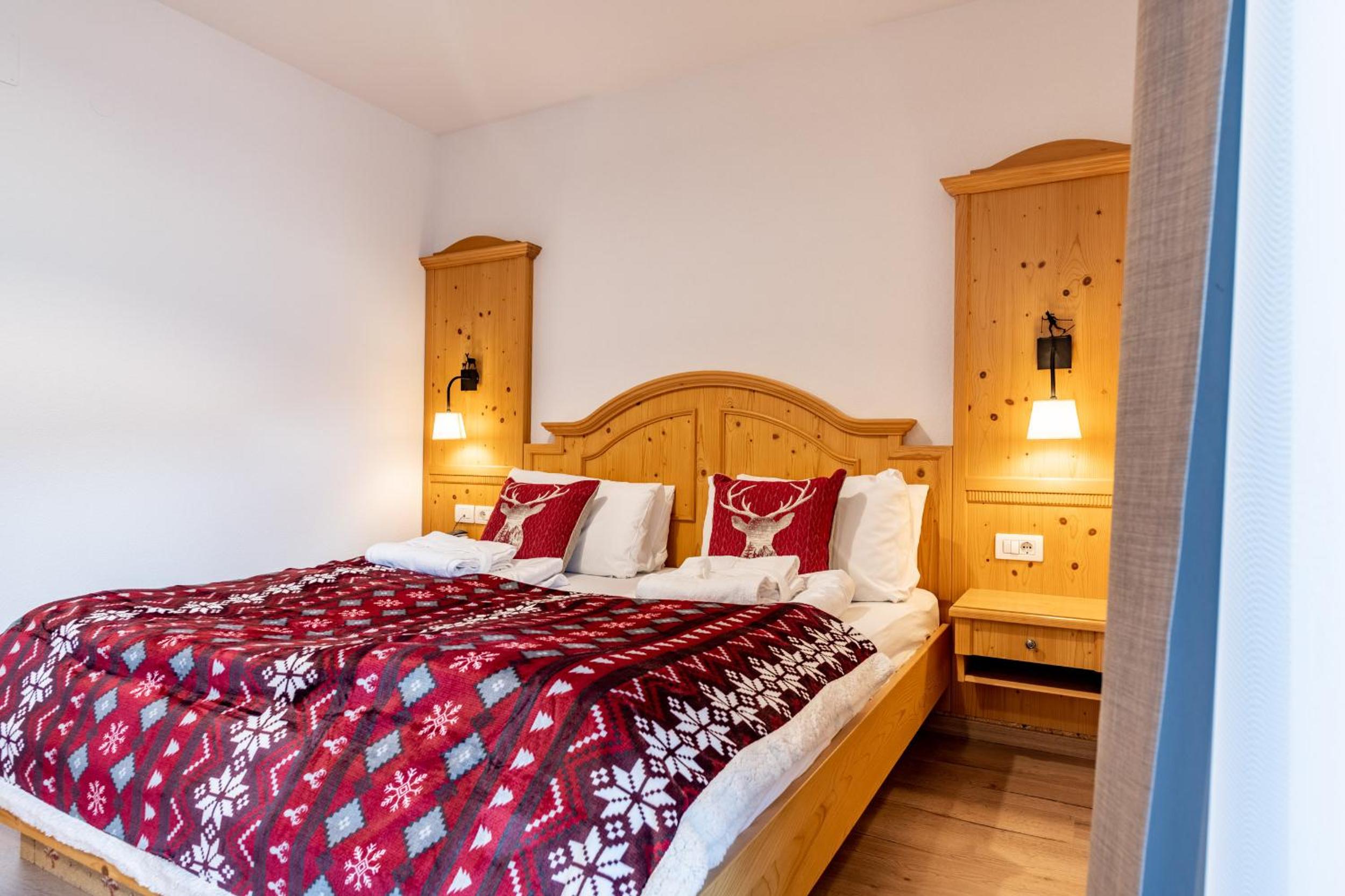 Junior Suite with Spa Access - Photo 1