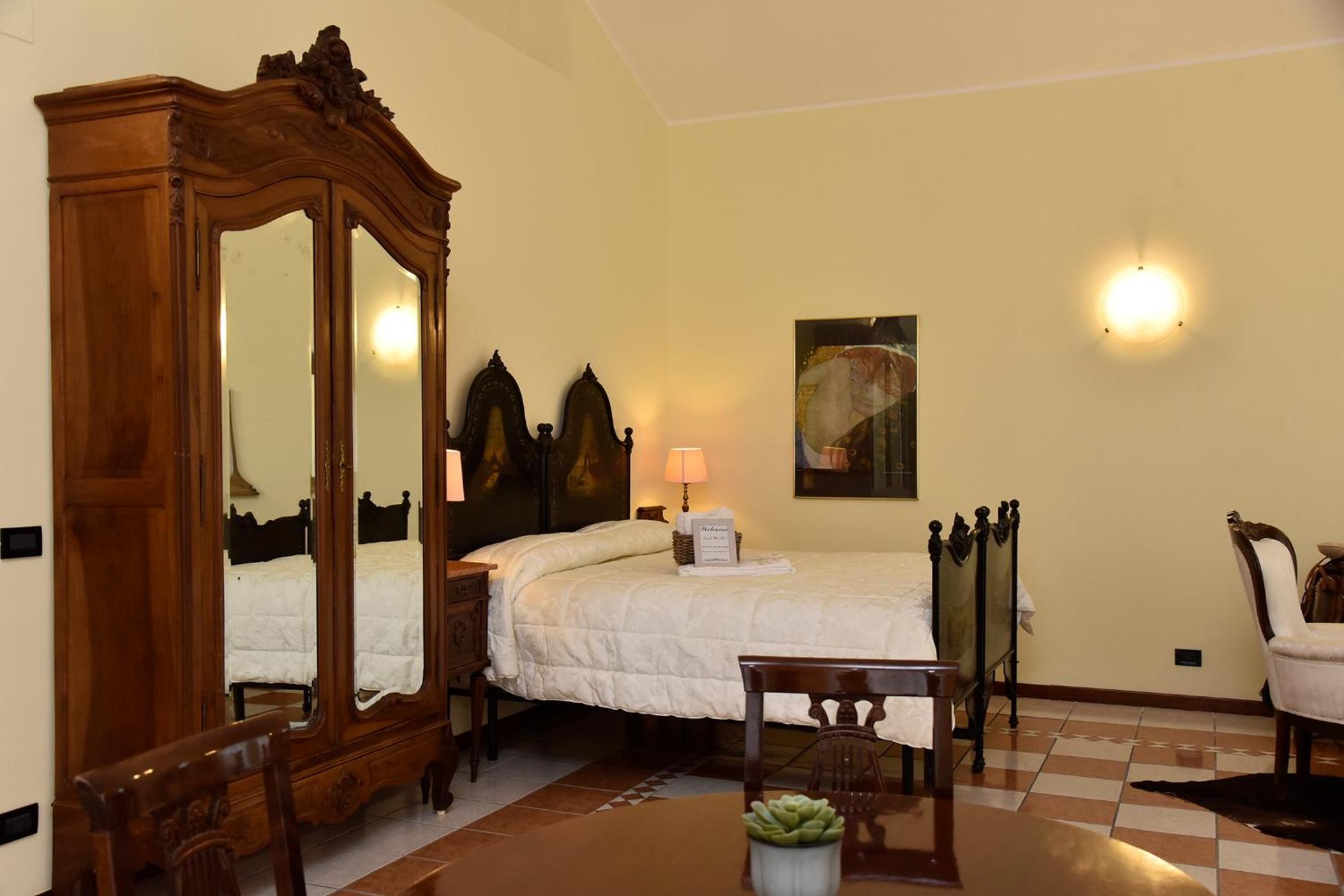 Deluxe Suite with Spa Bath - Photo 12