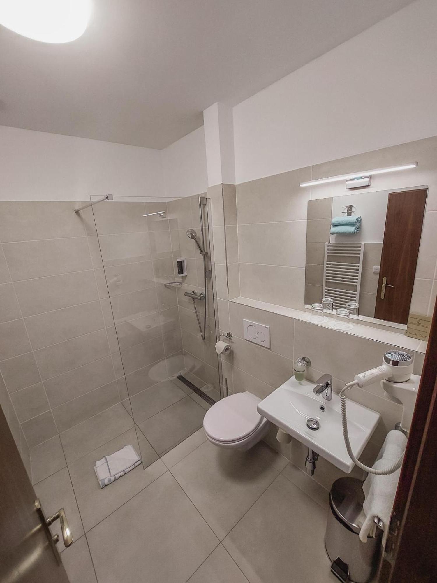 Economy Double Room - Photo 2