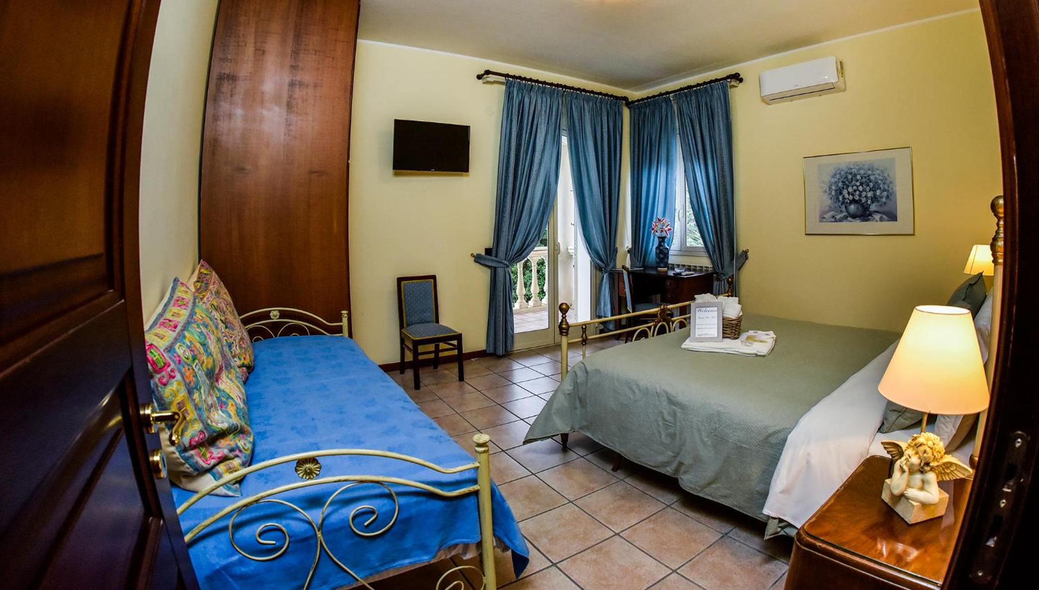 Deluxe Double or Twin Room with Balcony - Photo 5