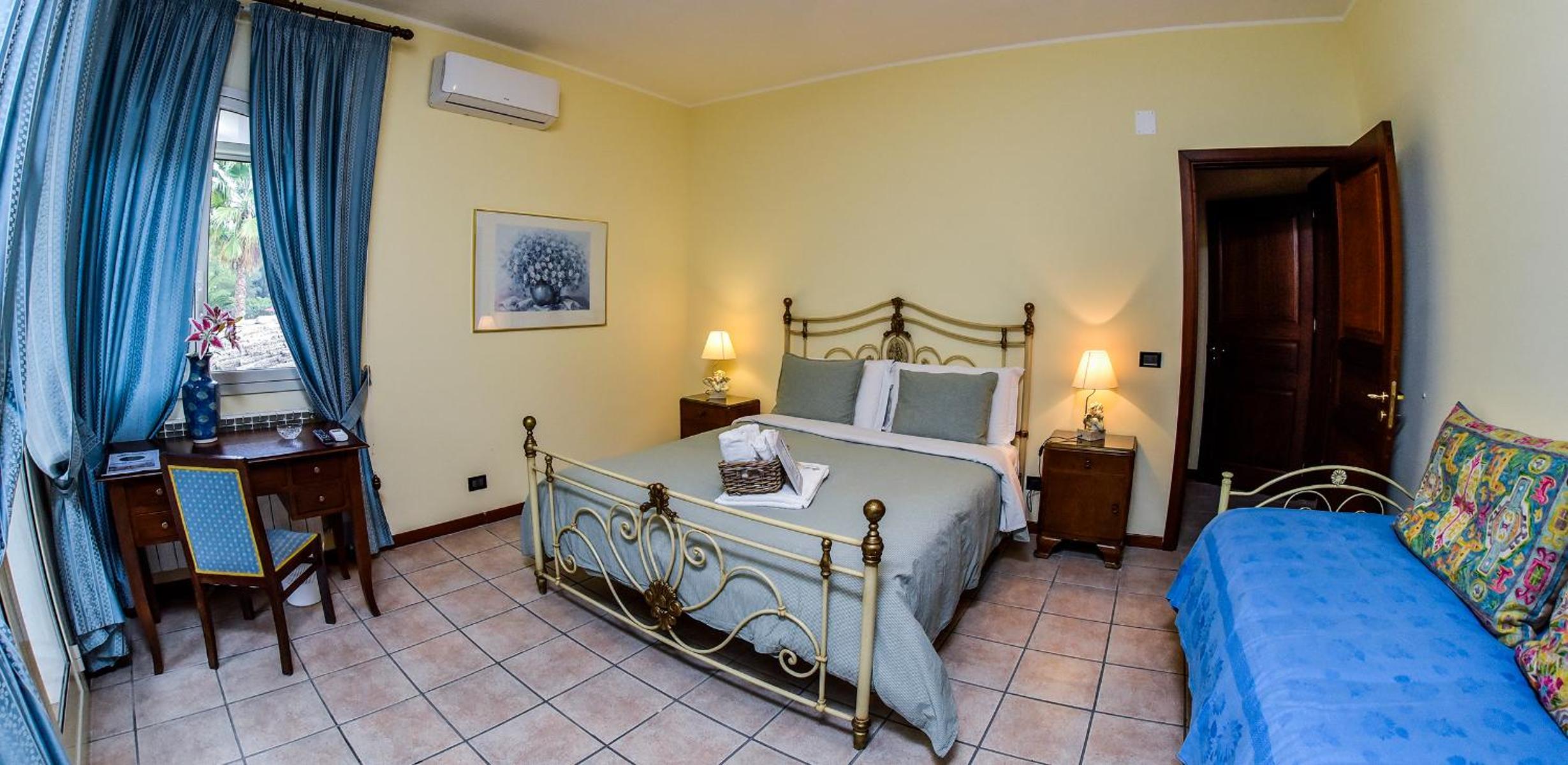 Deluxe Double or Twin Room with Balcony - Photo 2