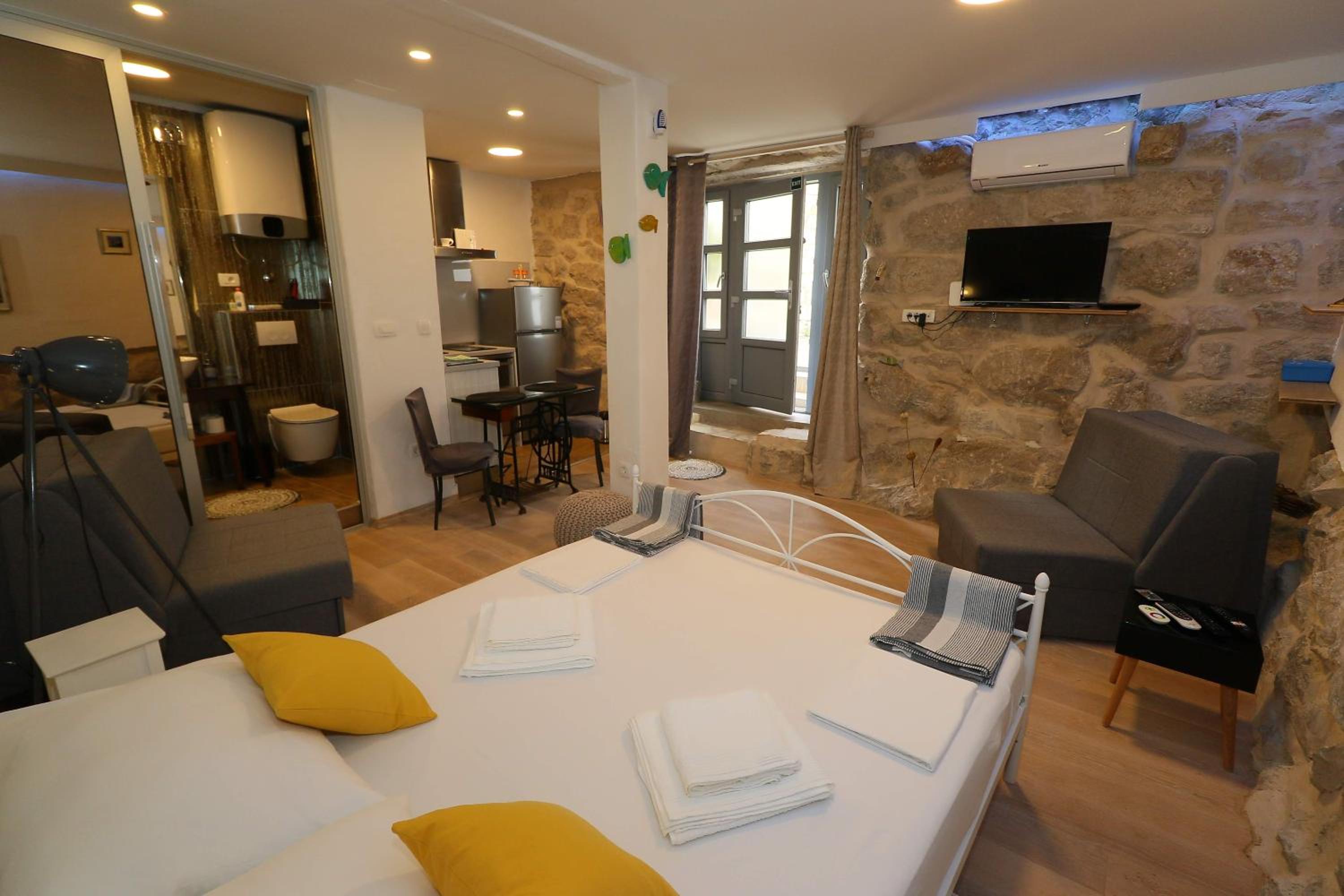 Studio Apartment