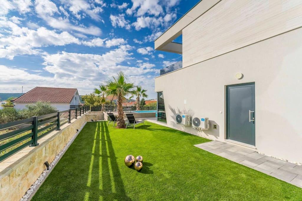 Villa with Private Pool photo 3
