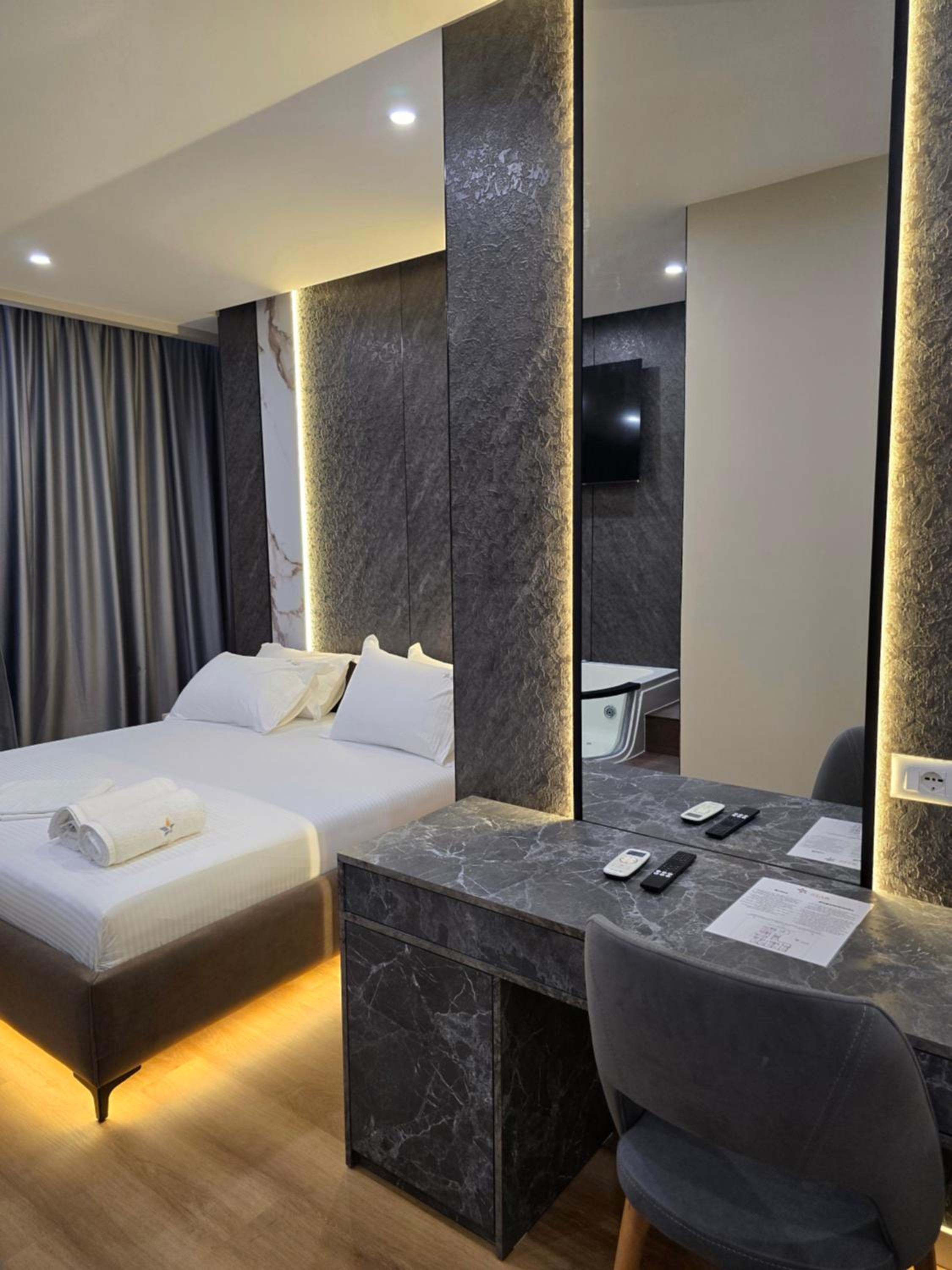 King Room with Spa Bath