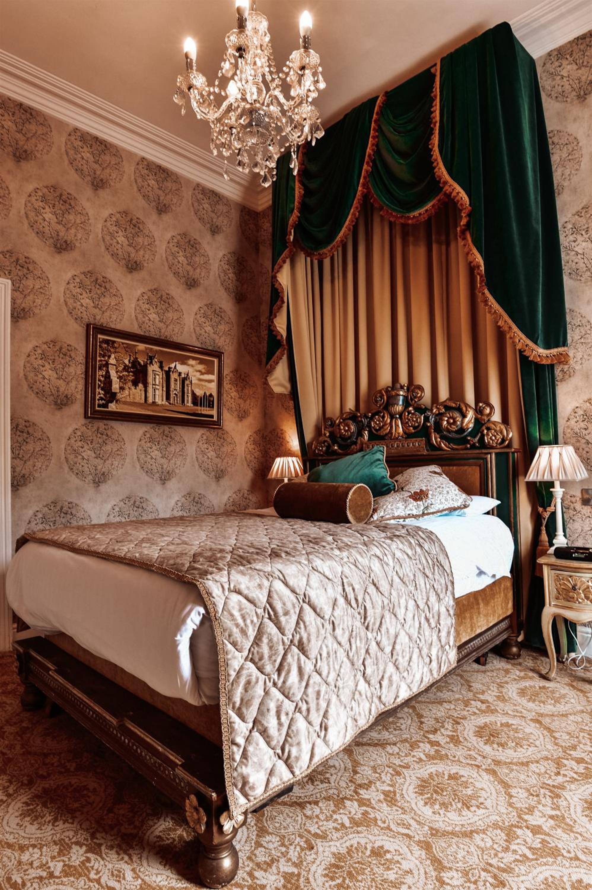Queen Room photo 1