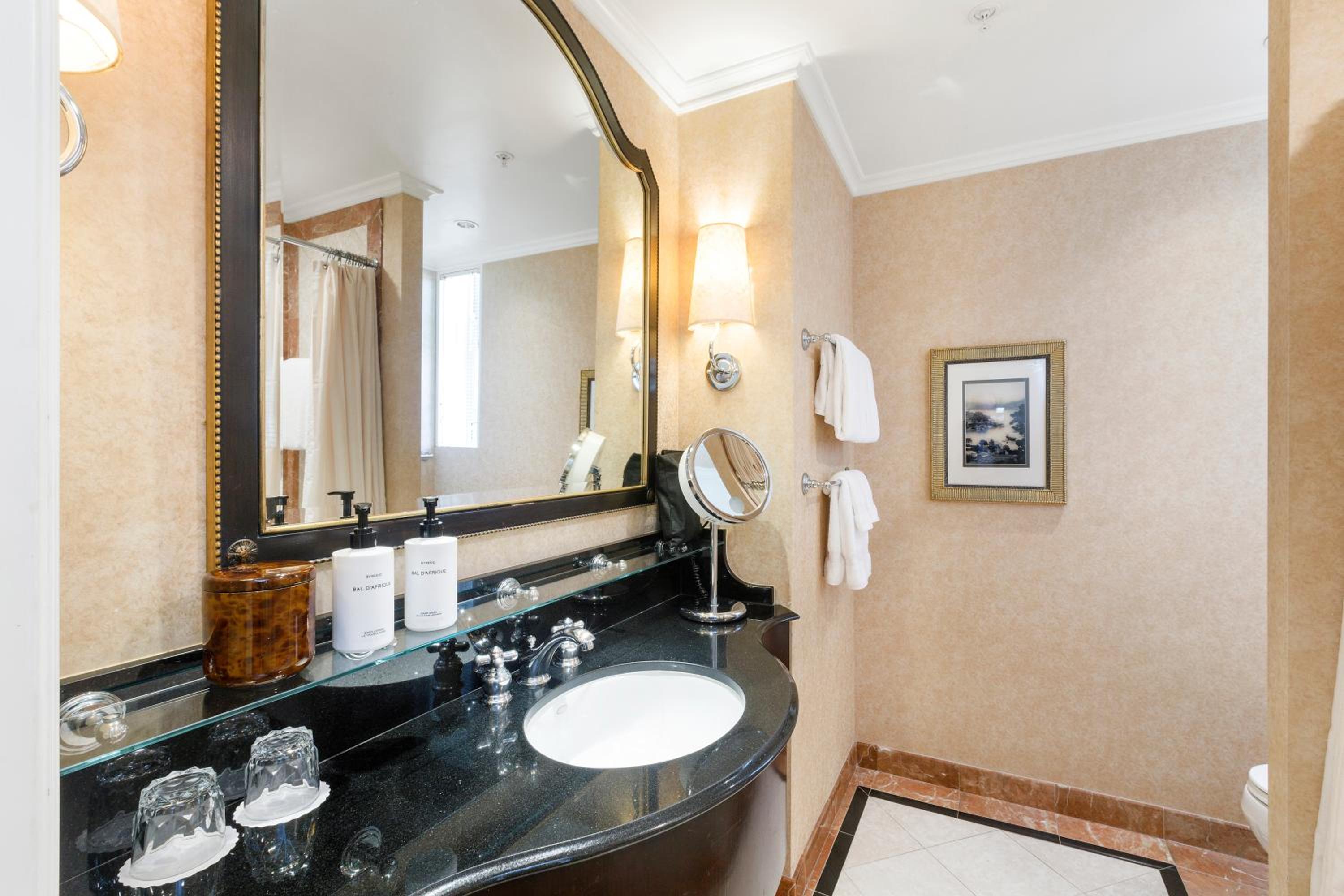 Classic King Room - Photo 3