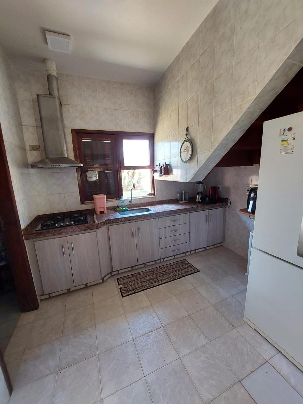 Five-Bedroom House photo 2