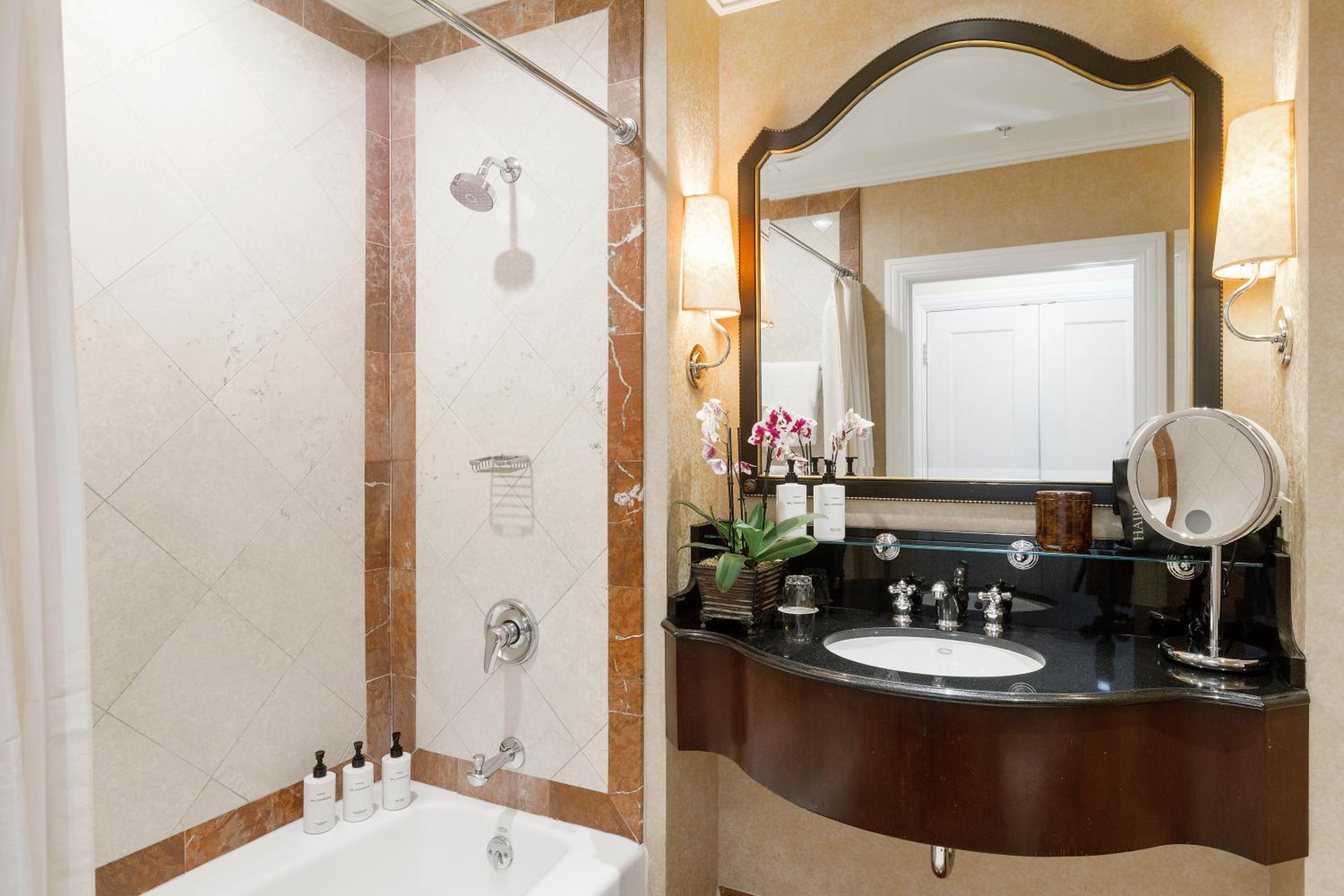 Classic King Room - Photo 4
