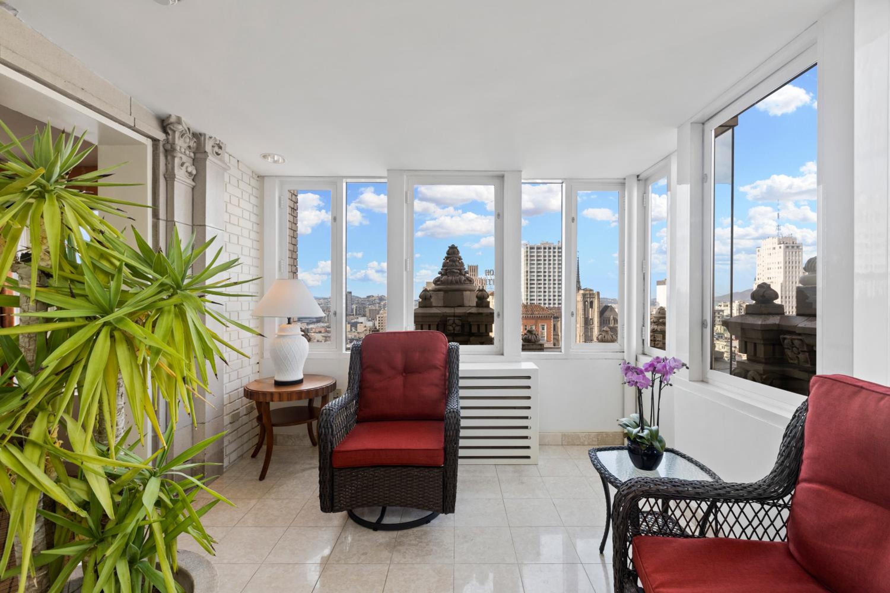 One-Bedroom Suite with Sunroom Access and Dining Area thumbnail 6