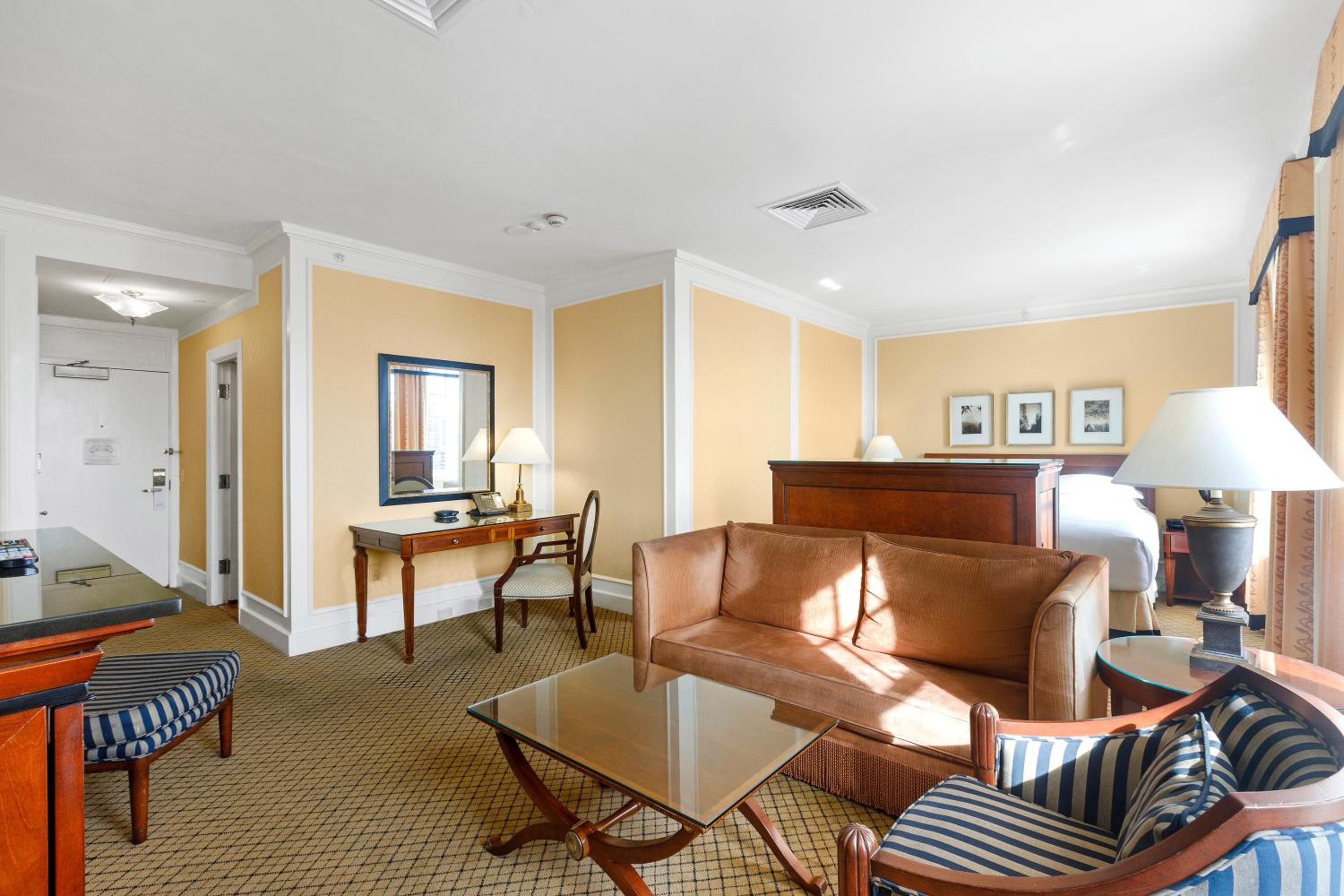 Junior King Suite - Photo 1