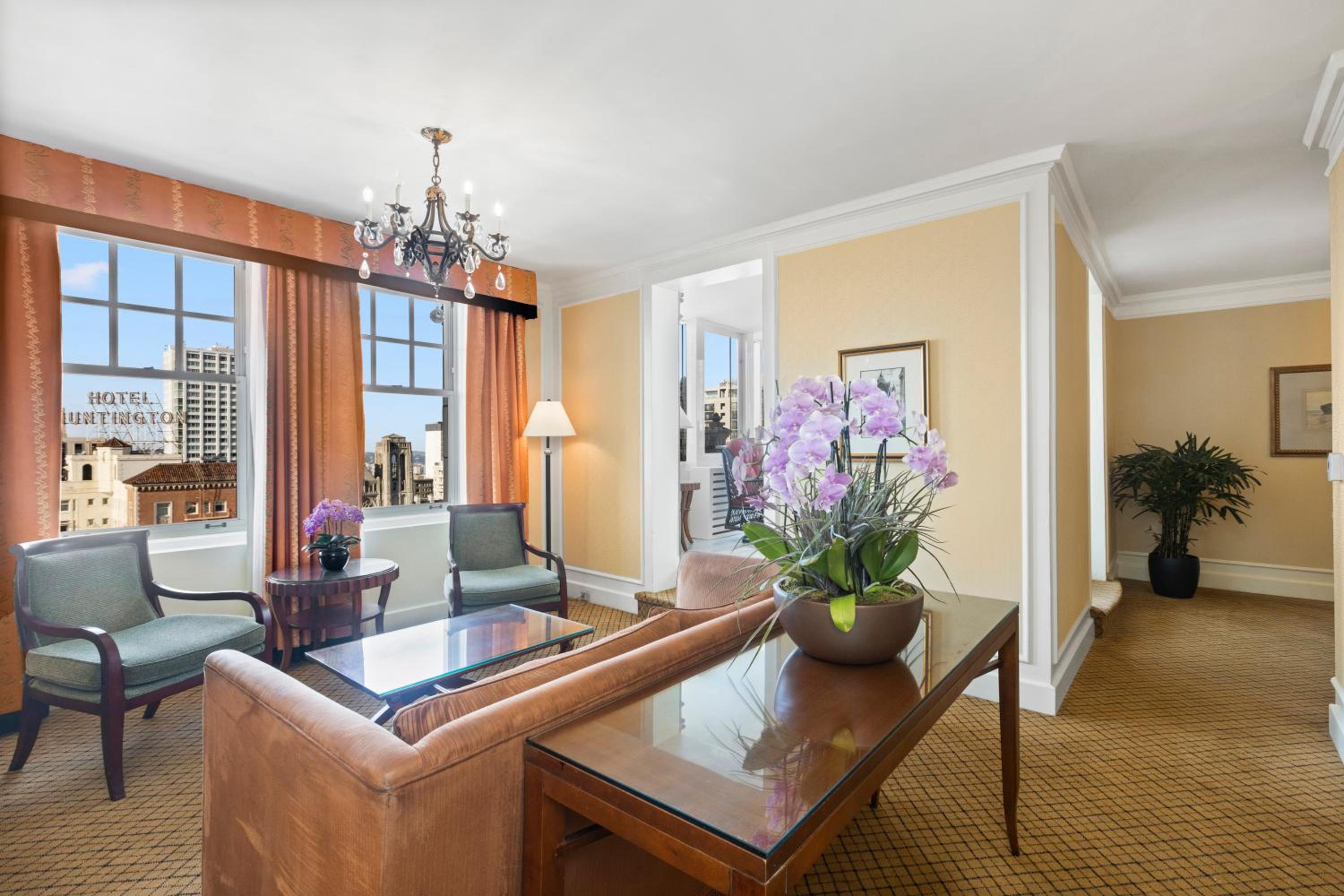 One-Bedroom Suite with Sunroom Access thumbnail 5