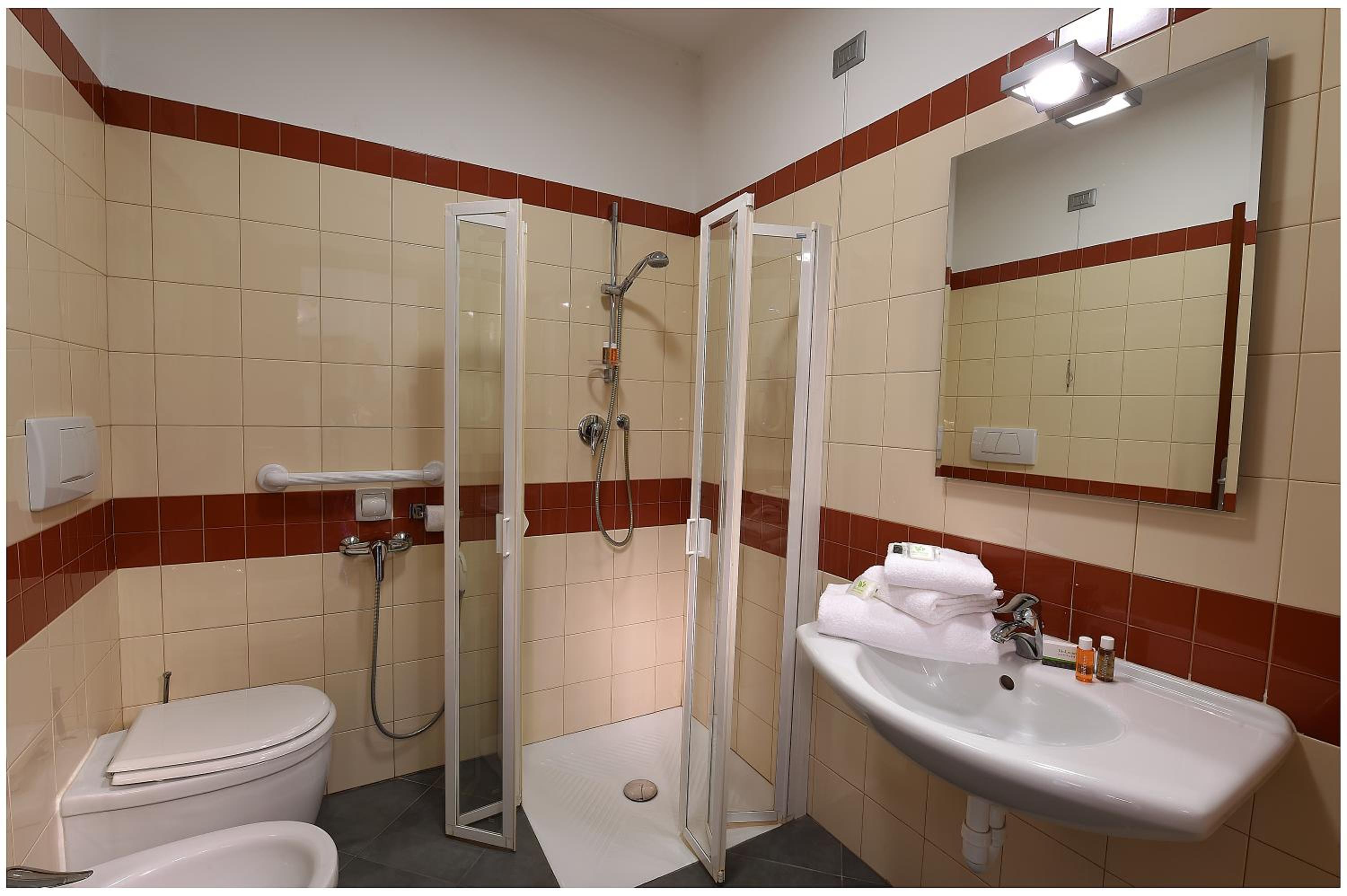 Standard Double or Twin Room - Photo 4