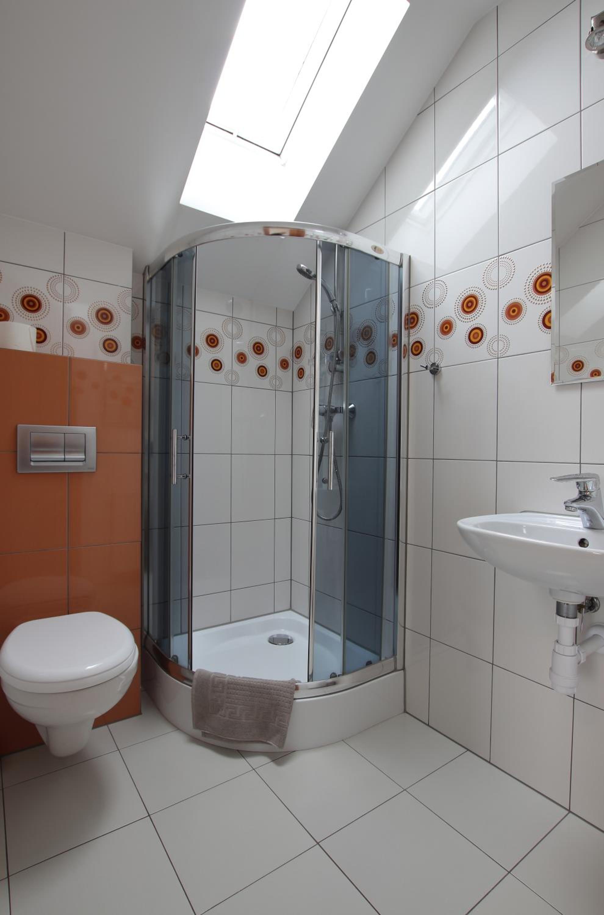 Four-Bedroom House - Photo 29