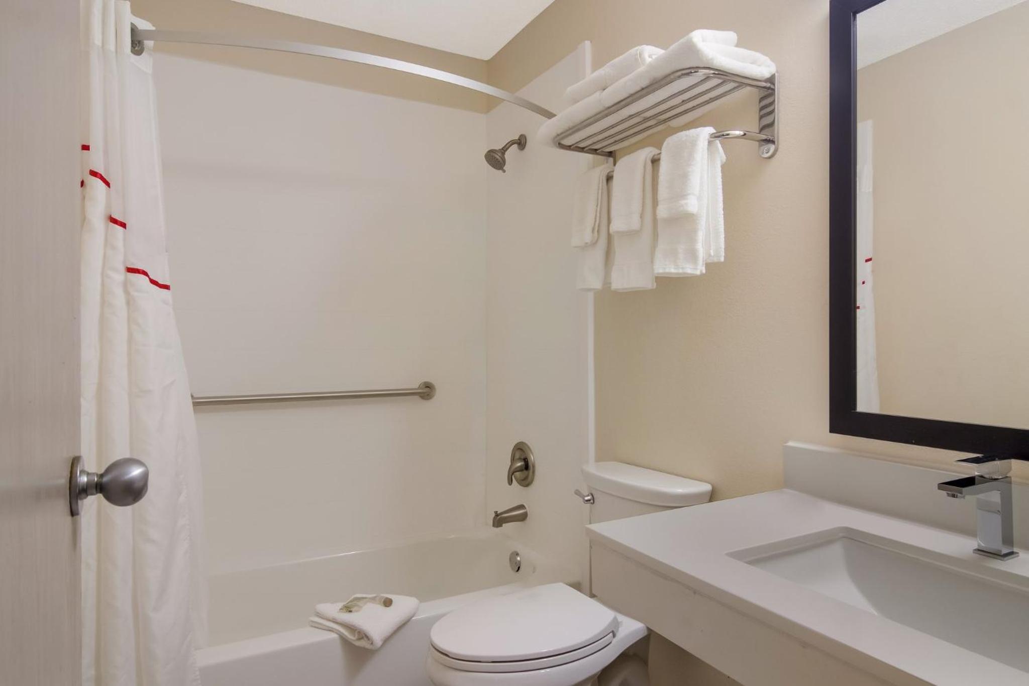 Deluxe Queen Room with Two Queen Beds Smoke-Free - Photo 3