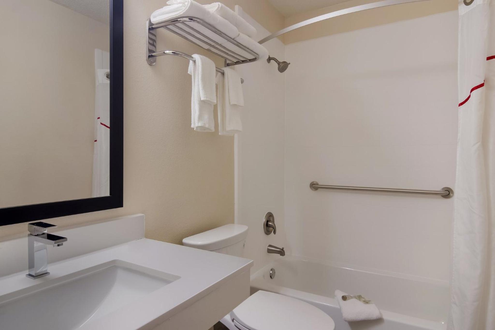 Deluxe Queen Room with Two Queen Beds Smoke-Free - Photo 5