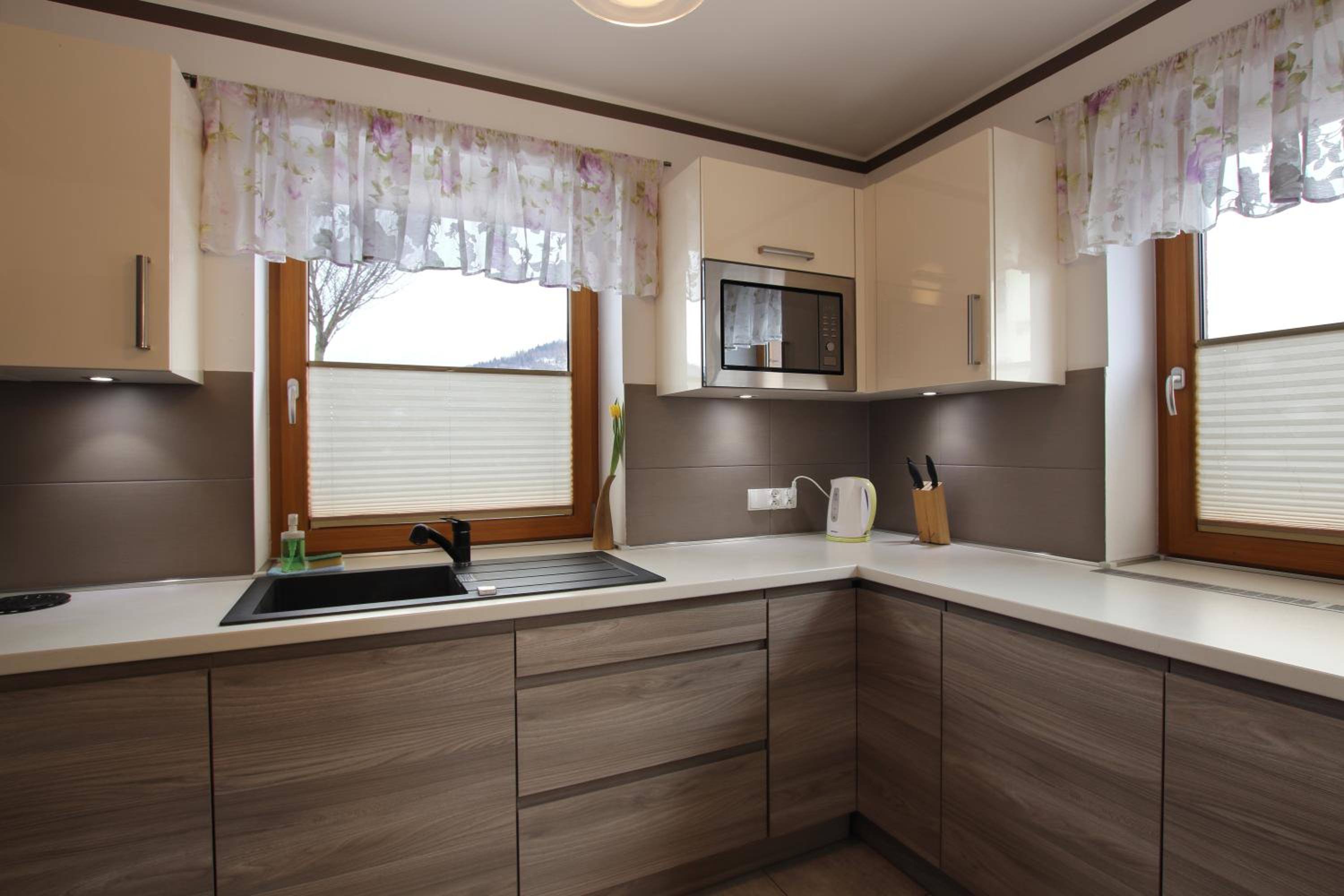 Four-Bedroom House - Photo 20