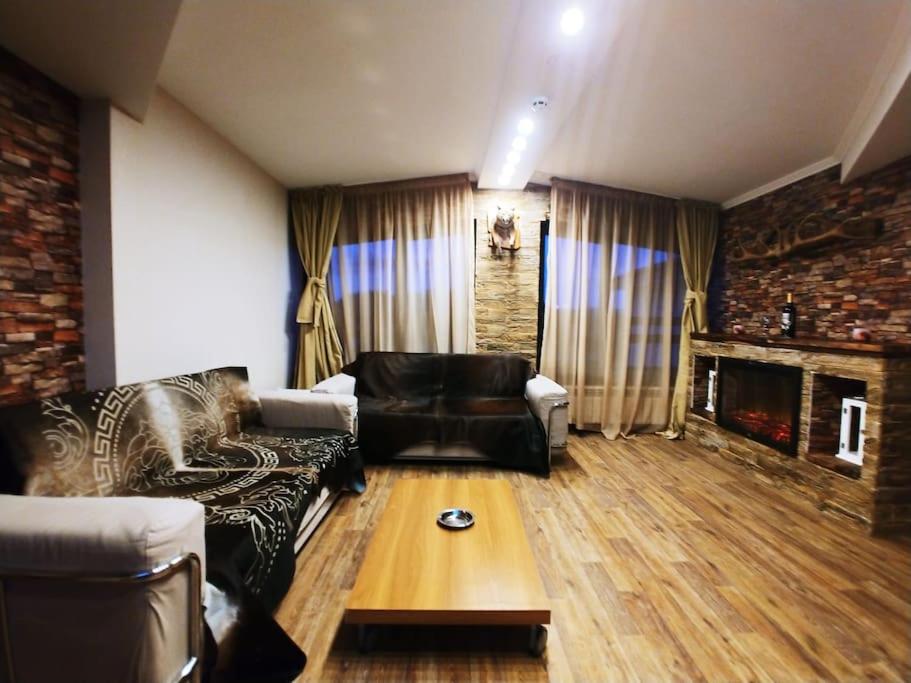 One-Bedroom Apartment - Photo 2