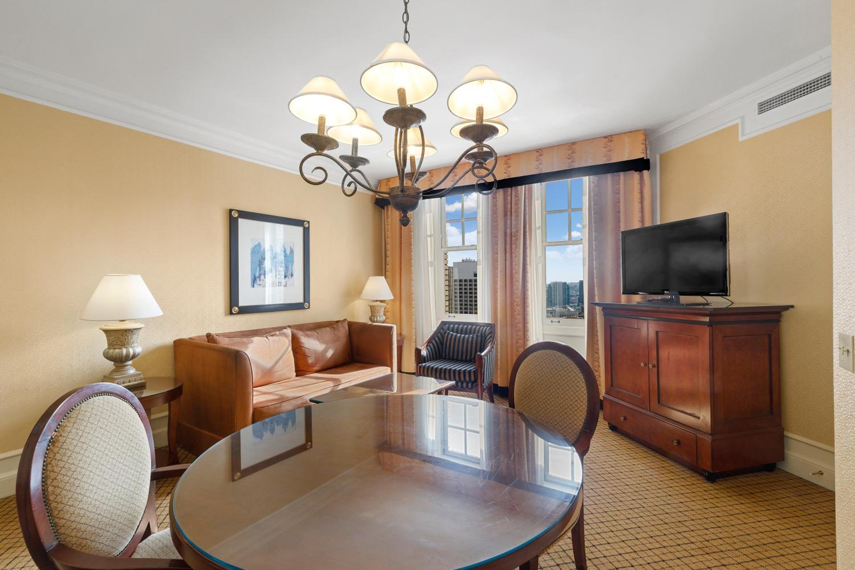 Junior King Suite - Photo 5