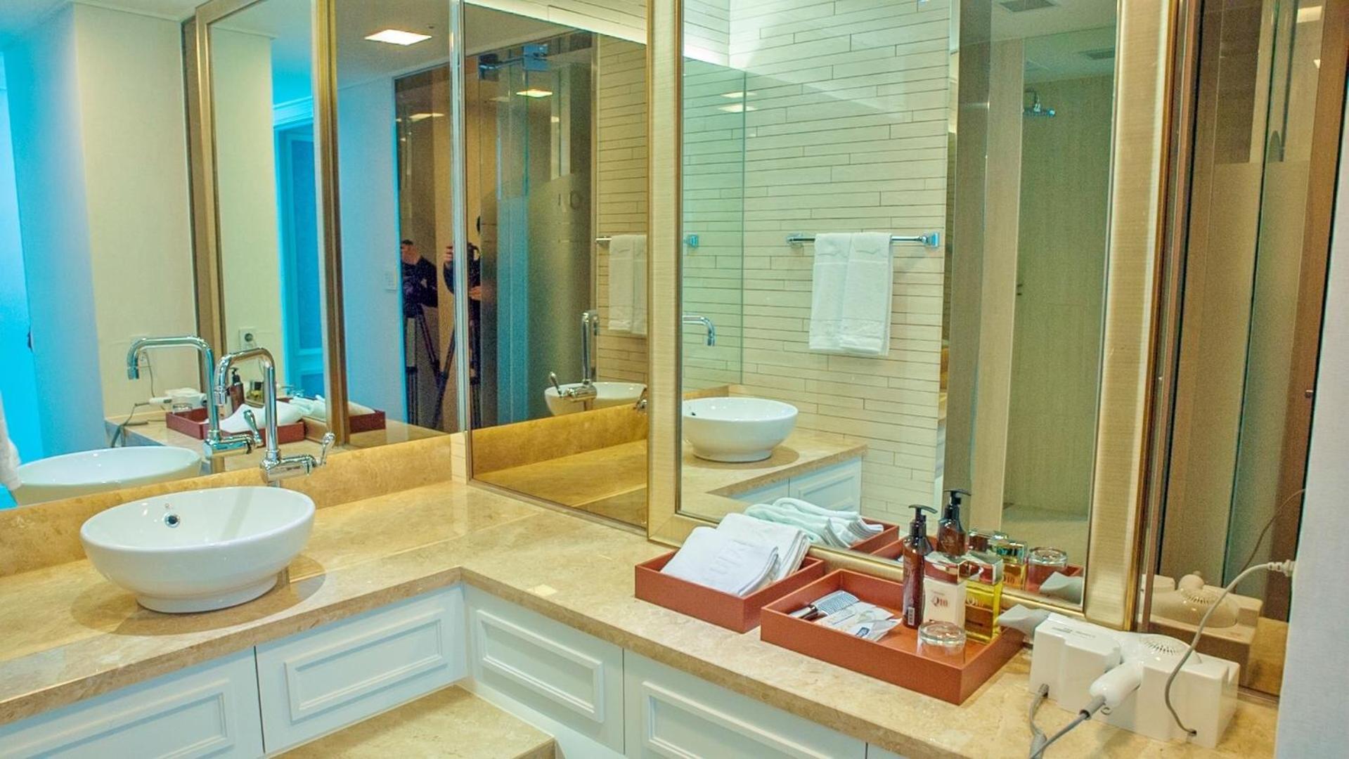 Deluxe Double Room with Bath photo 3