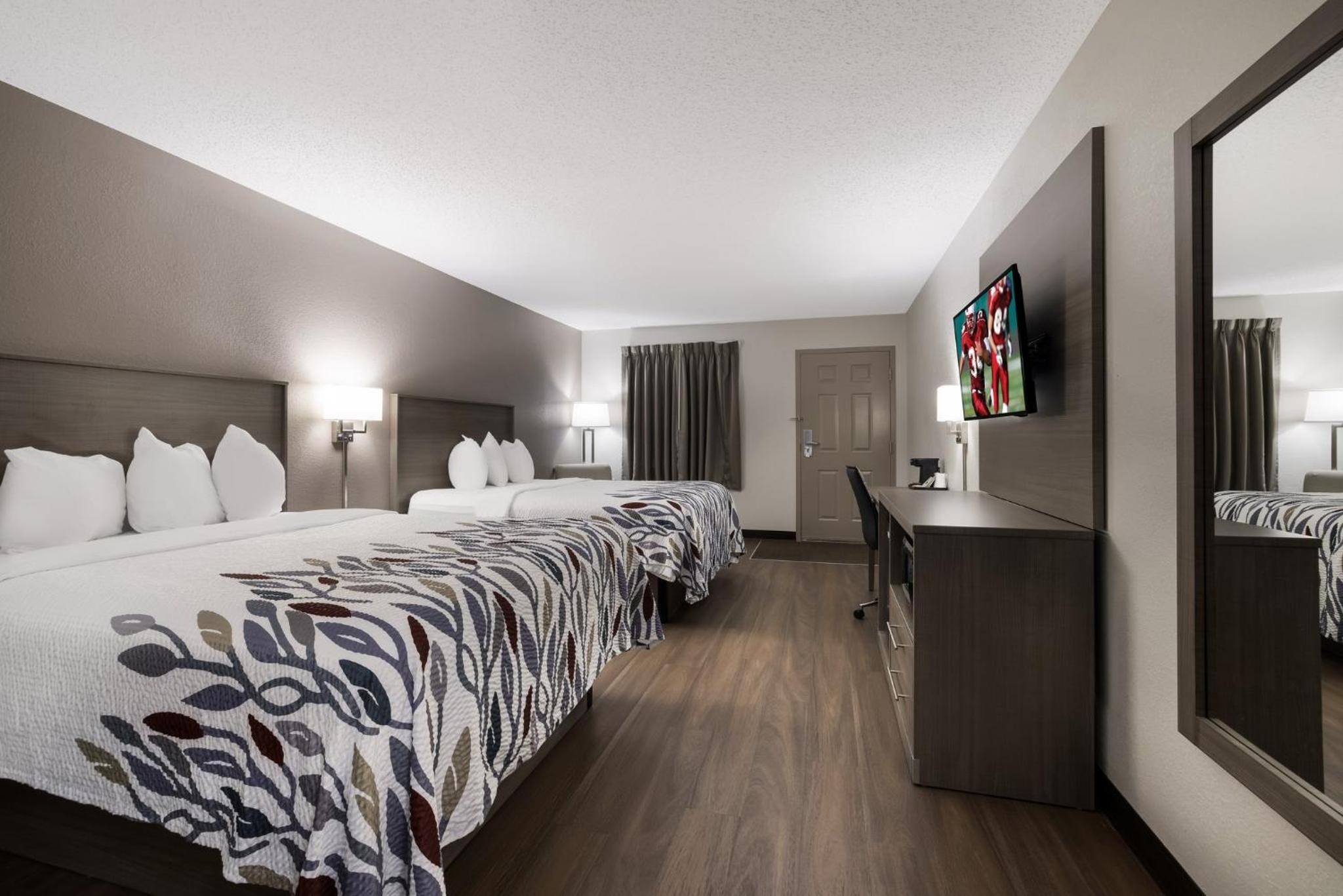 Superior Room with Two Queen Beds Non-Smoking - Photo 9