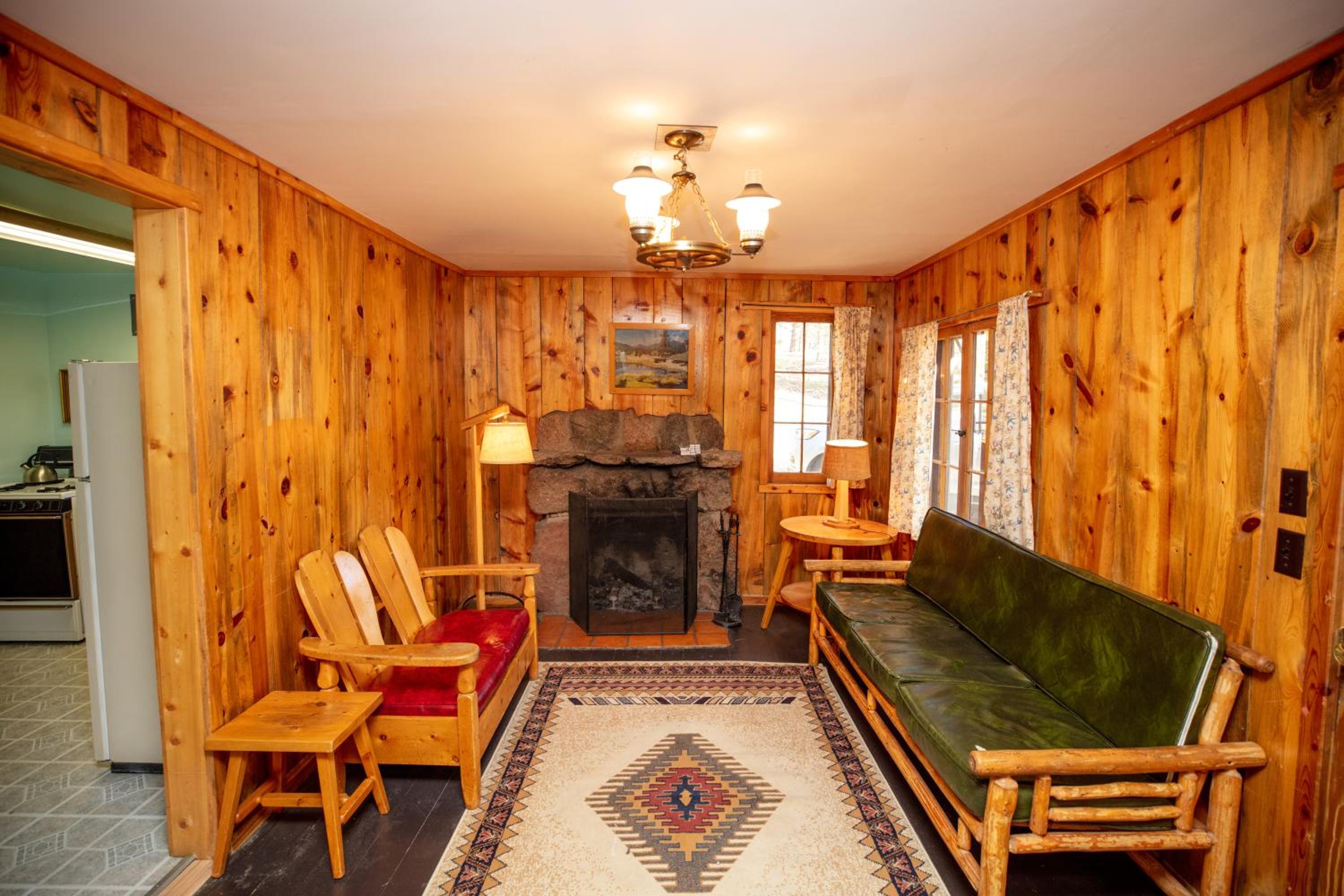 Meadow Inn Cabin - Pet Friendly  photo 1