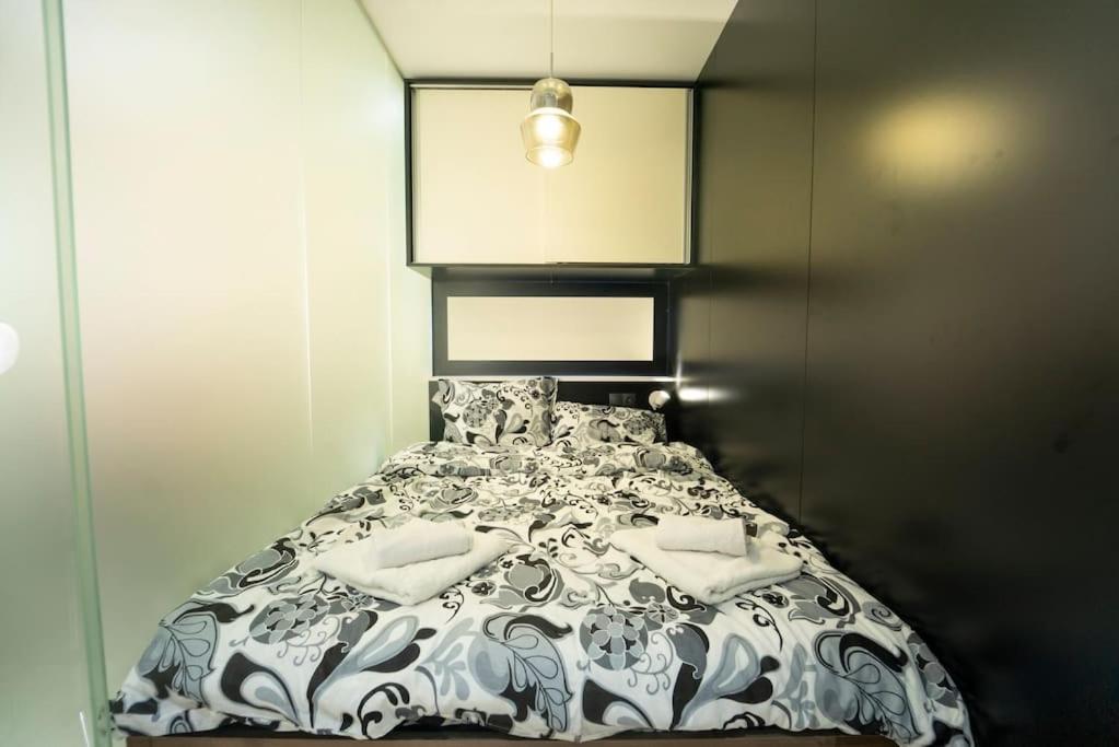One-Bedroom Apartment - Photo 8