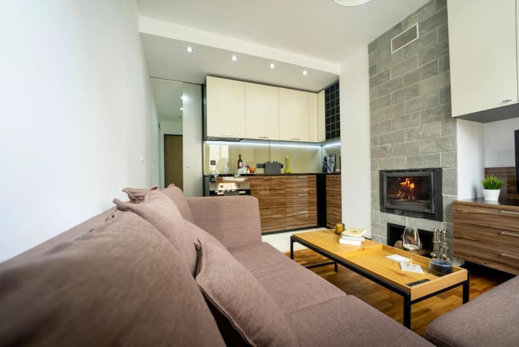 One-Bedroom Apartment - Photo 3