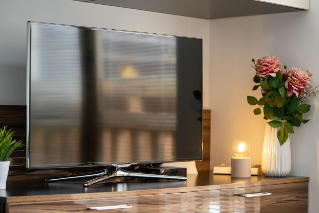 One-Bedroom Apartment - Photo 2