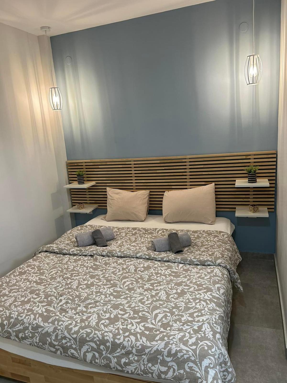 One-Bedroom Apartment - Photo 16
