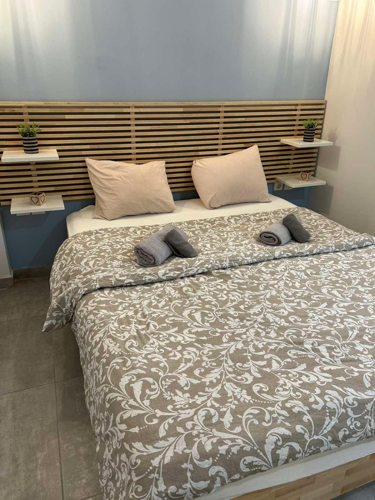One-Bedroom Apartment - Photo 12