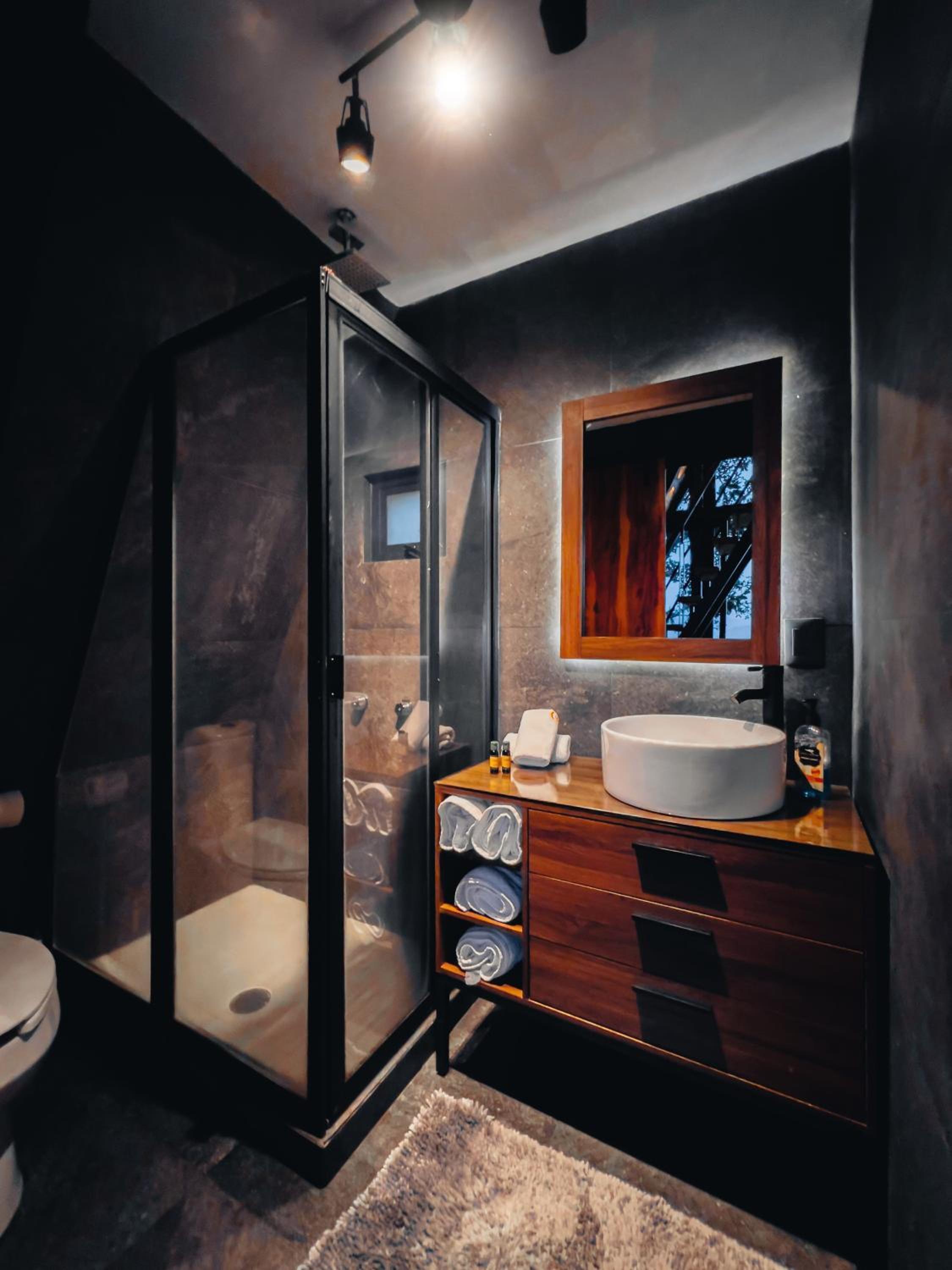 Superior Suite - Photo 17
