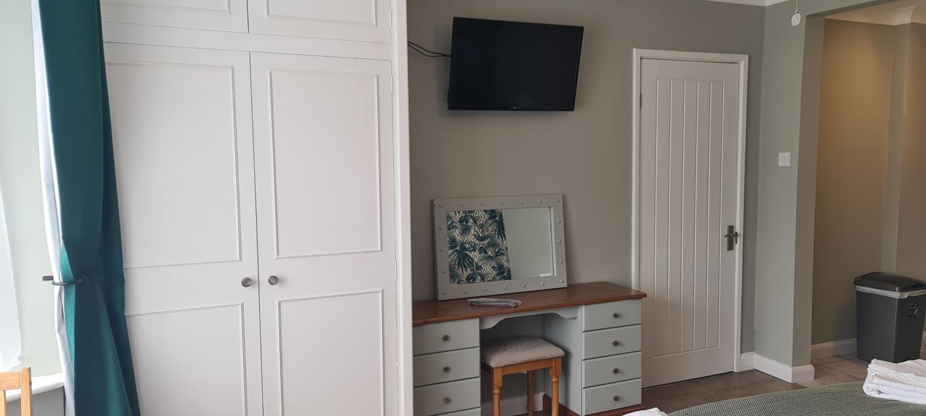 Deluxe Double or Twin Room - Photo 12
