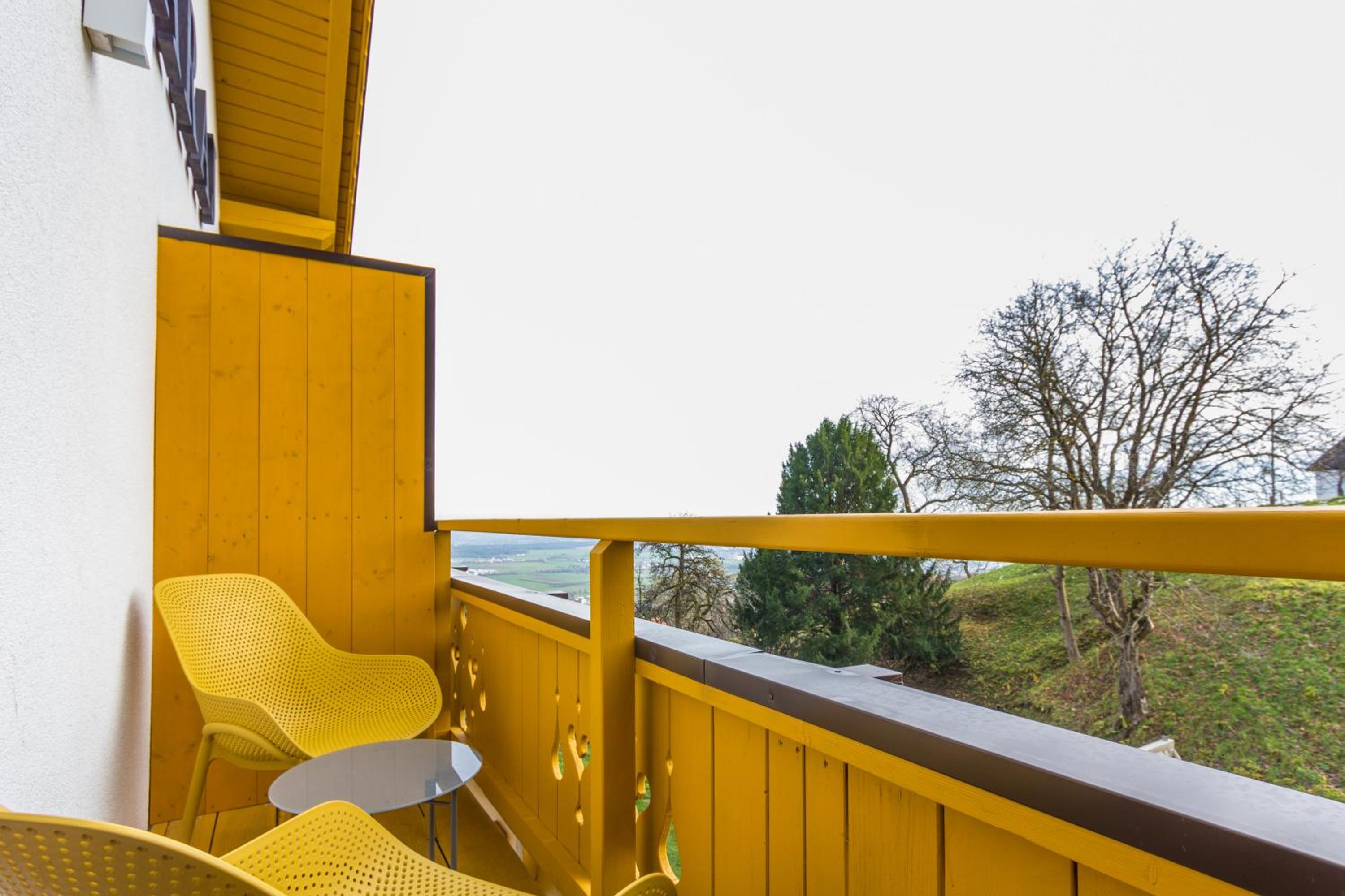 Apartment with Balcony - Photo 9