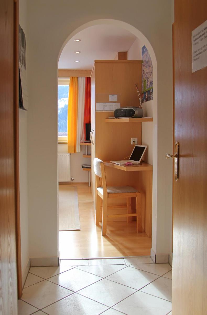 One-Bedroom Apartment with Balcony photo 3