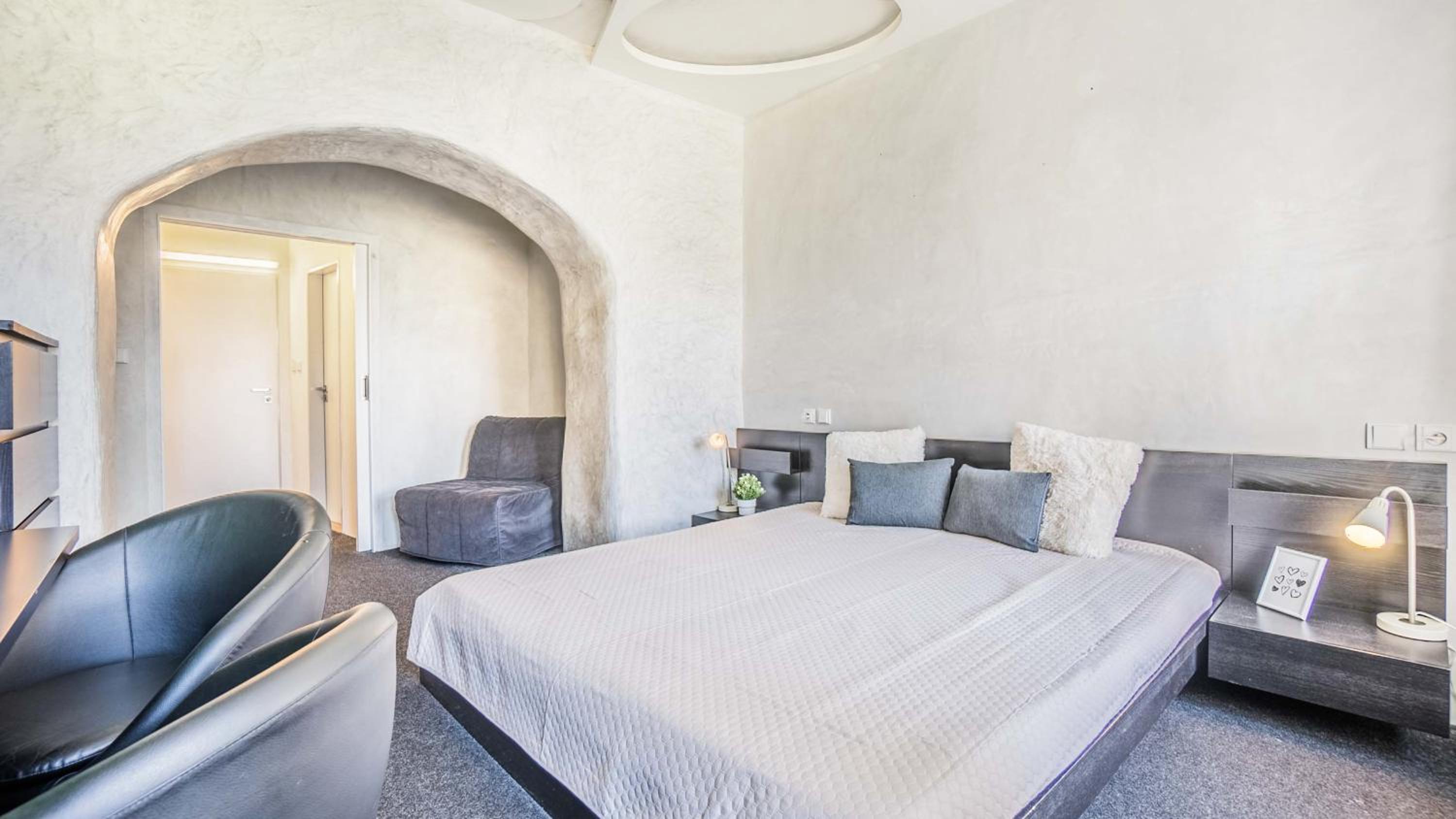 Deluxe Double Room with Bath photo 2