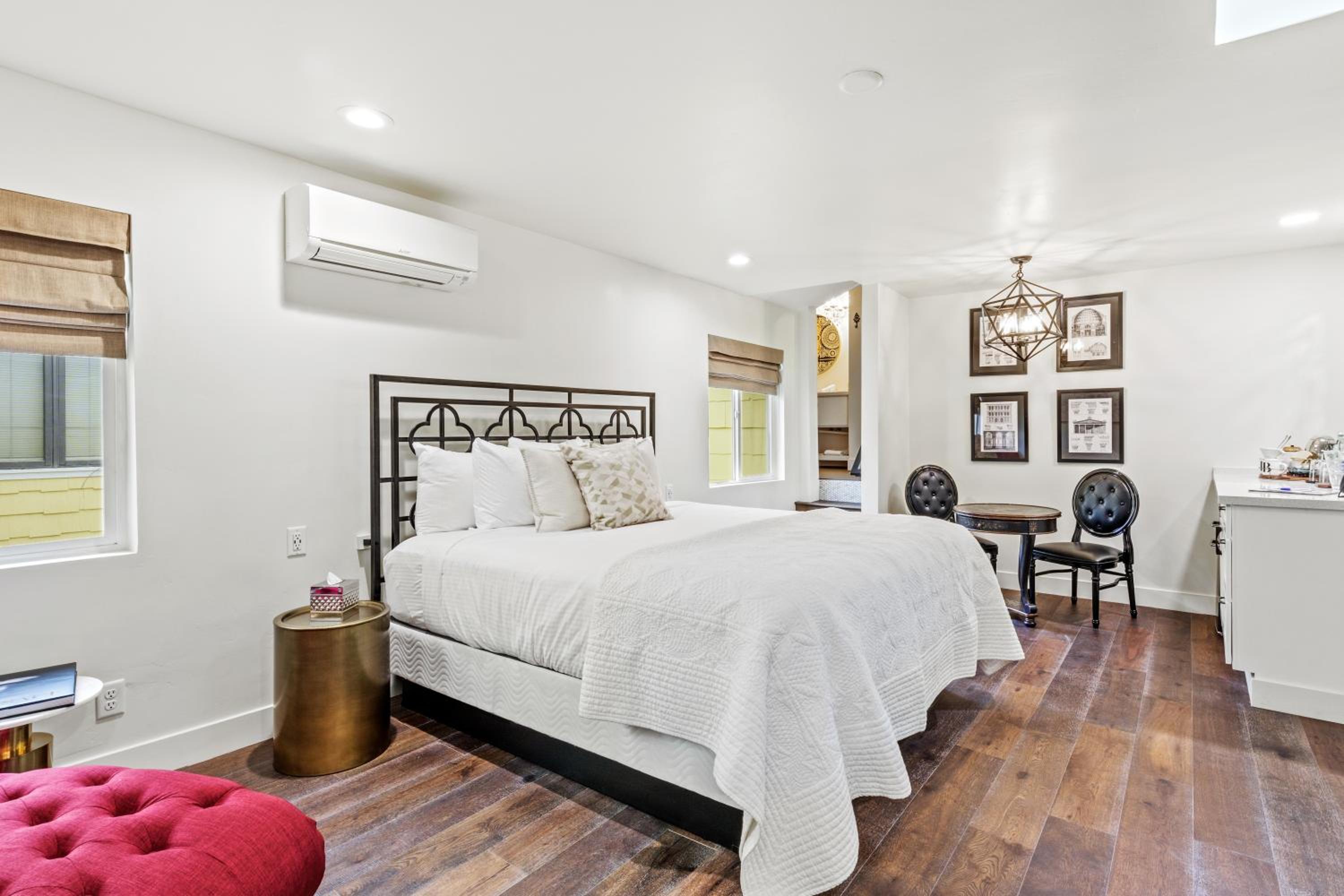 Deluxe King Room - Photo 2