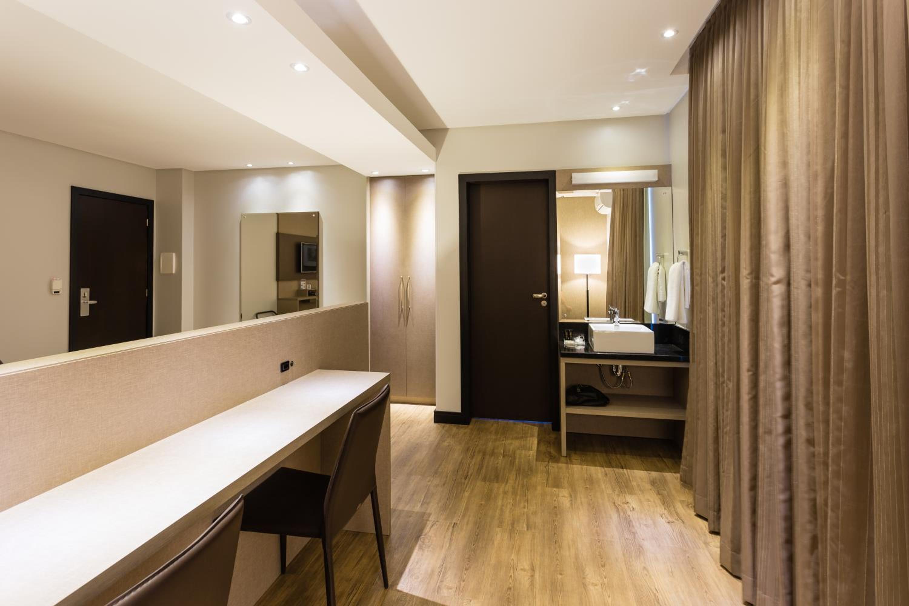 Premium Suite with Double bed thumbnail 5