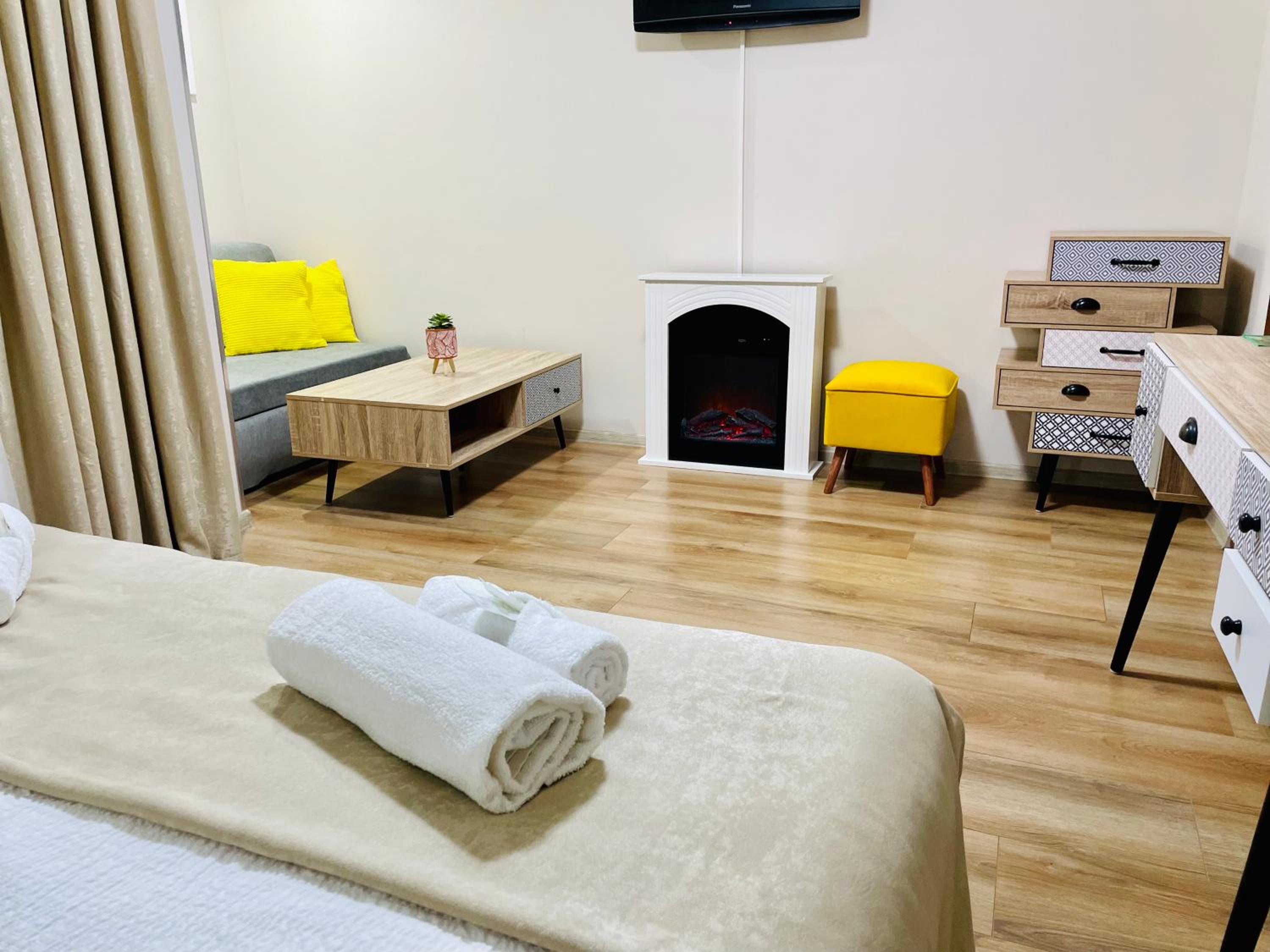 Double Room with Balcony (2 Adults + 1 Child) - Photo 2
