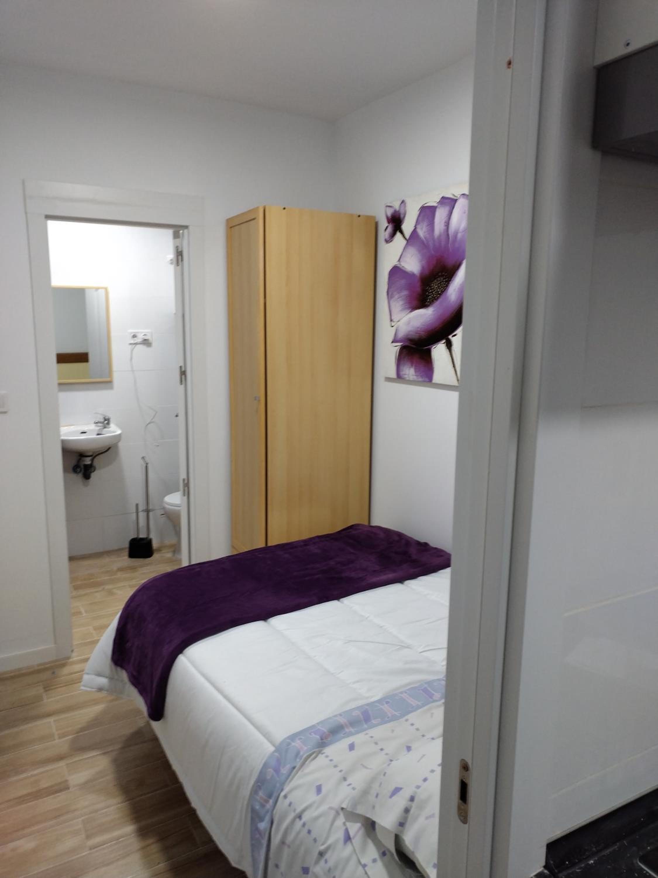 One-Bedroom Apartment photo 2