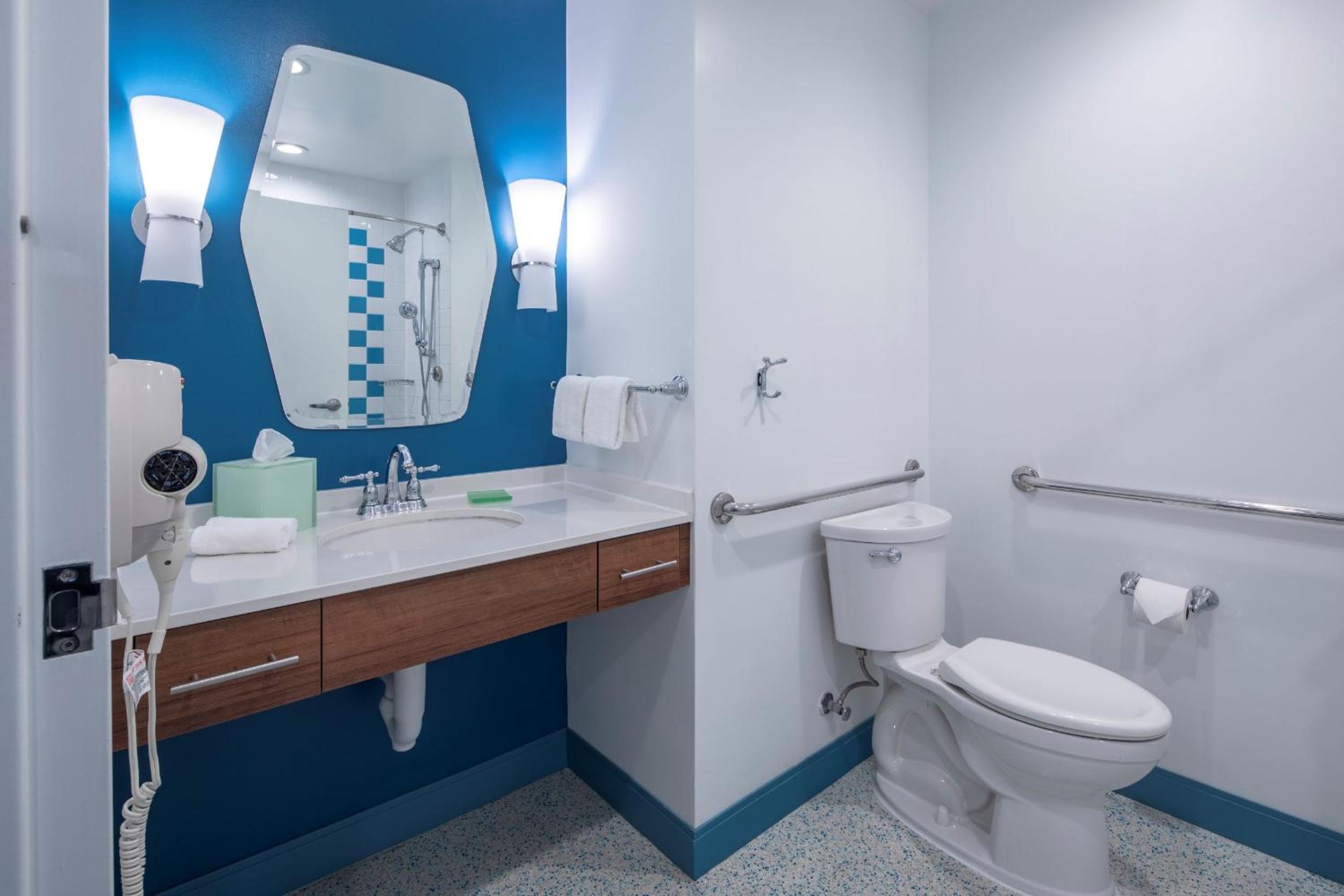 Standard Room Poolside Hearing Accessible (Includes Early Park Admission)