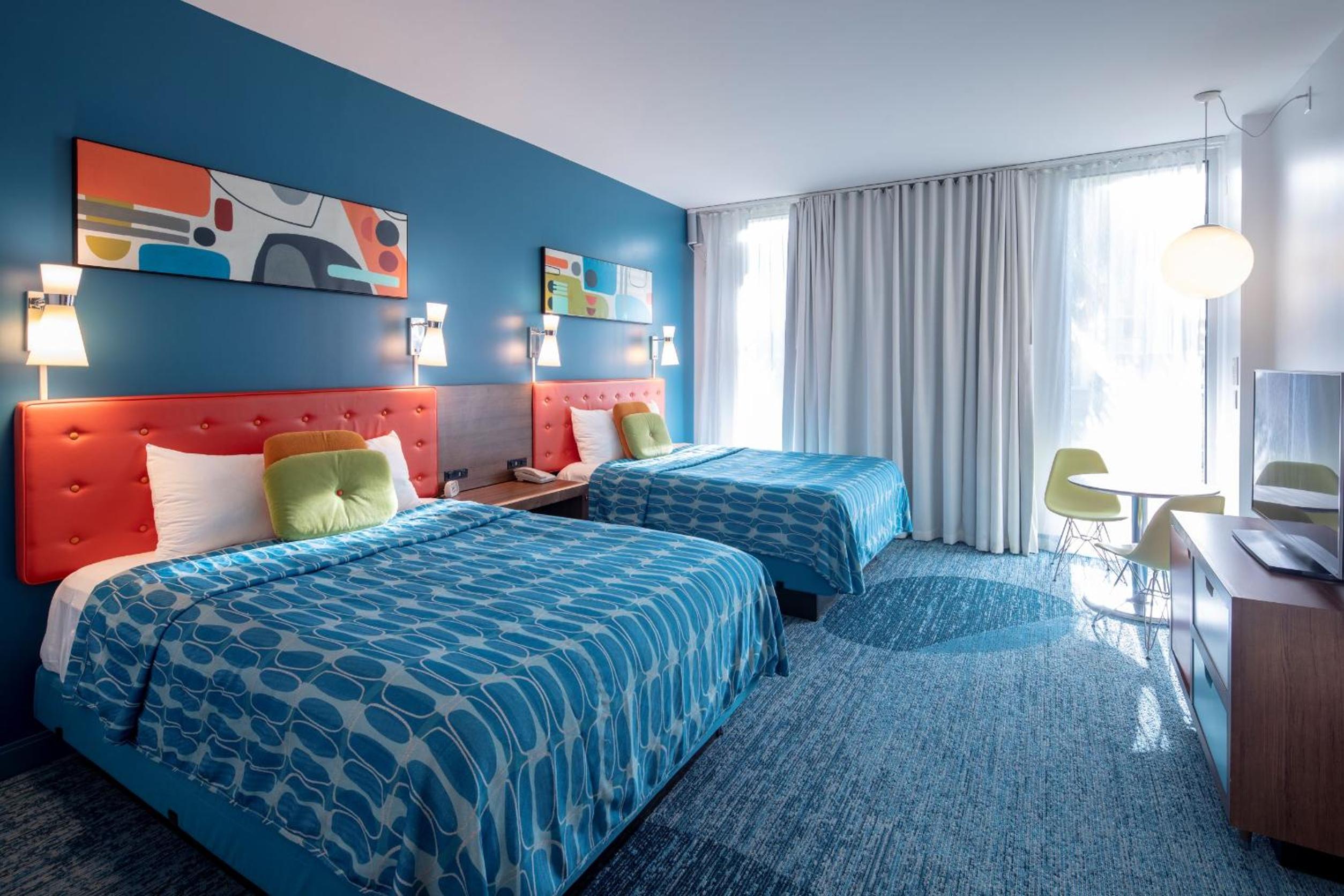 Standard Room Poolside Hearing Accessible (Includes Early Park Admission)
