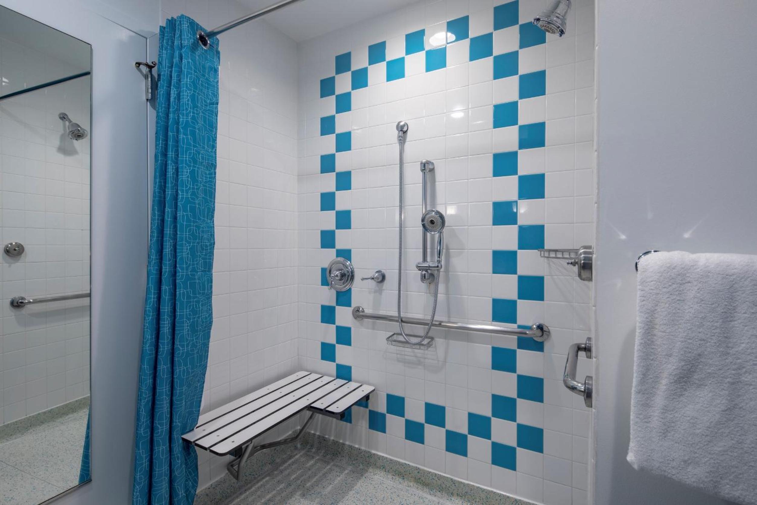 Family Suite Poolside with Roll-In Shower Mobility Accessible  - Exterior Entry (Includes Early Park Admission) thumbnail 5