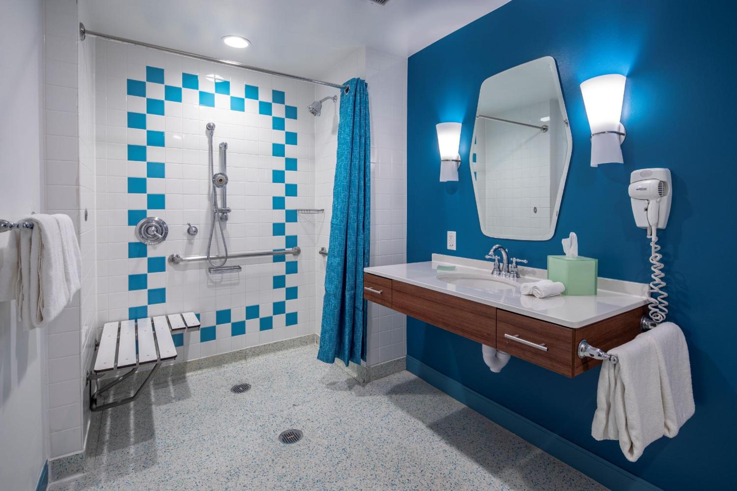 Family Suite Poolside with Roll-In Shower Mobility Accessible  - Exterior Entry (Includes Early Park Admission) thumbnail 6