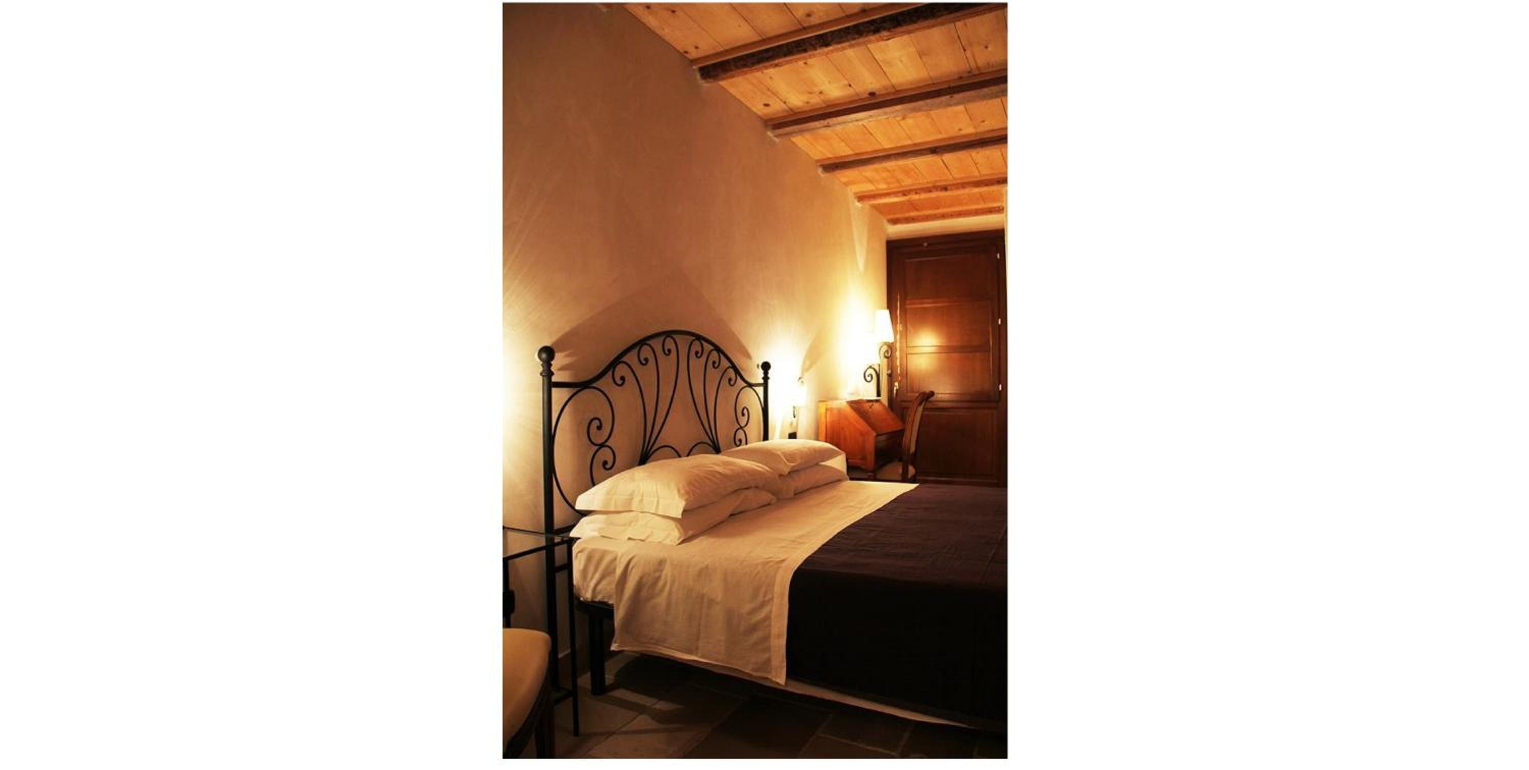 Standard Double Room - Photo 7