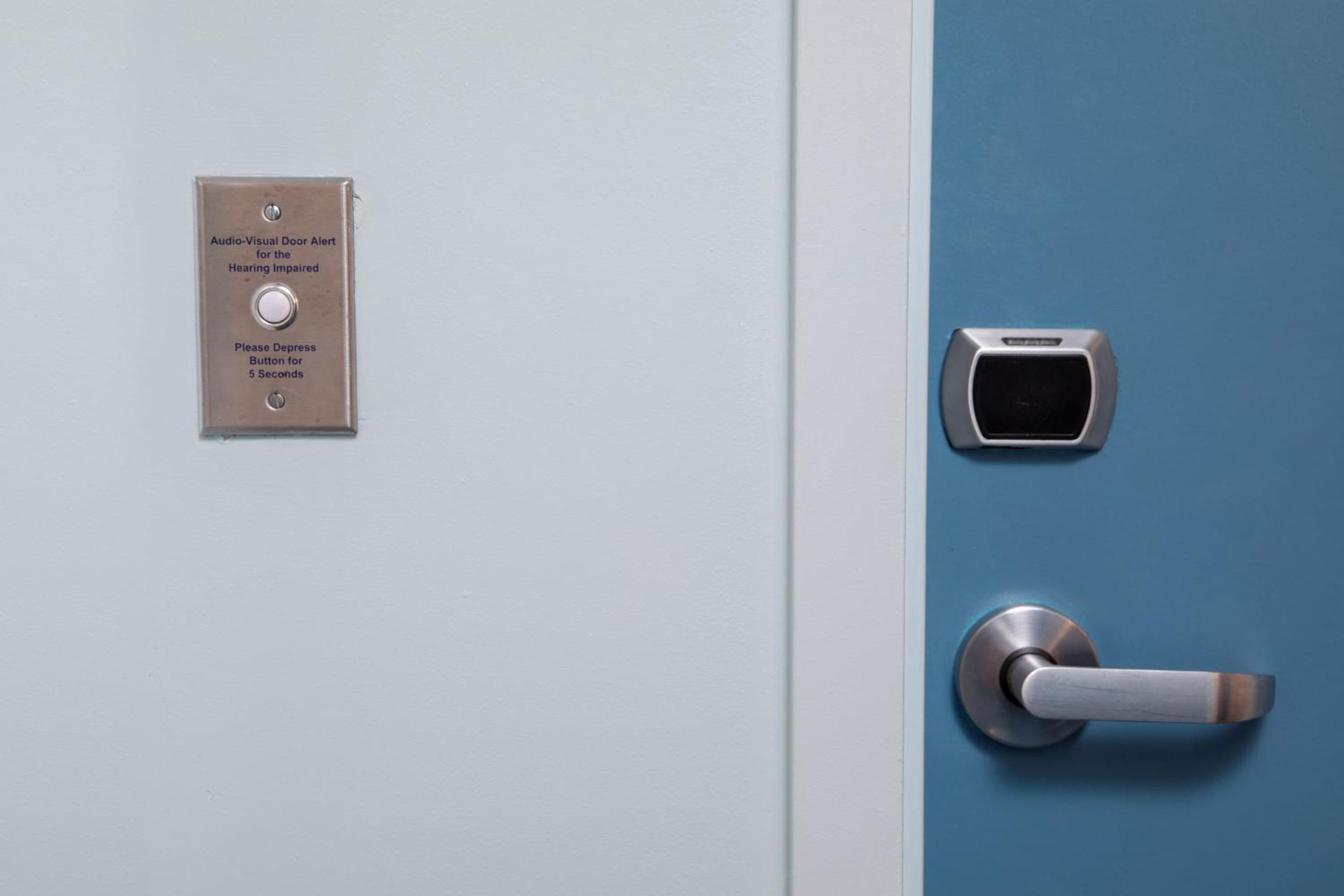 Family Suite Hearing Accessible - Interior Entry (Includes Early Park Admission)