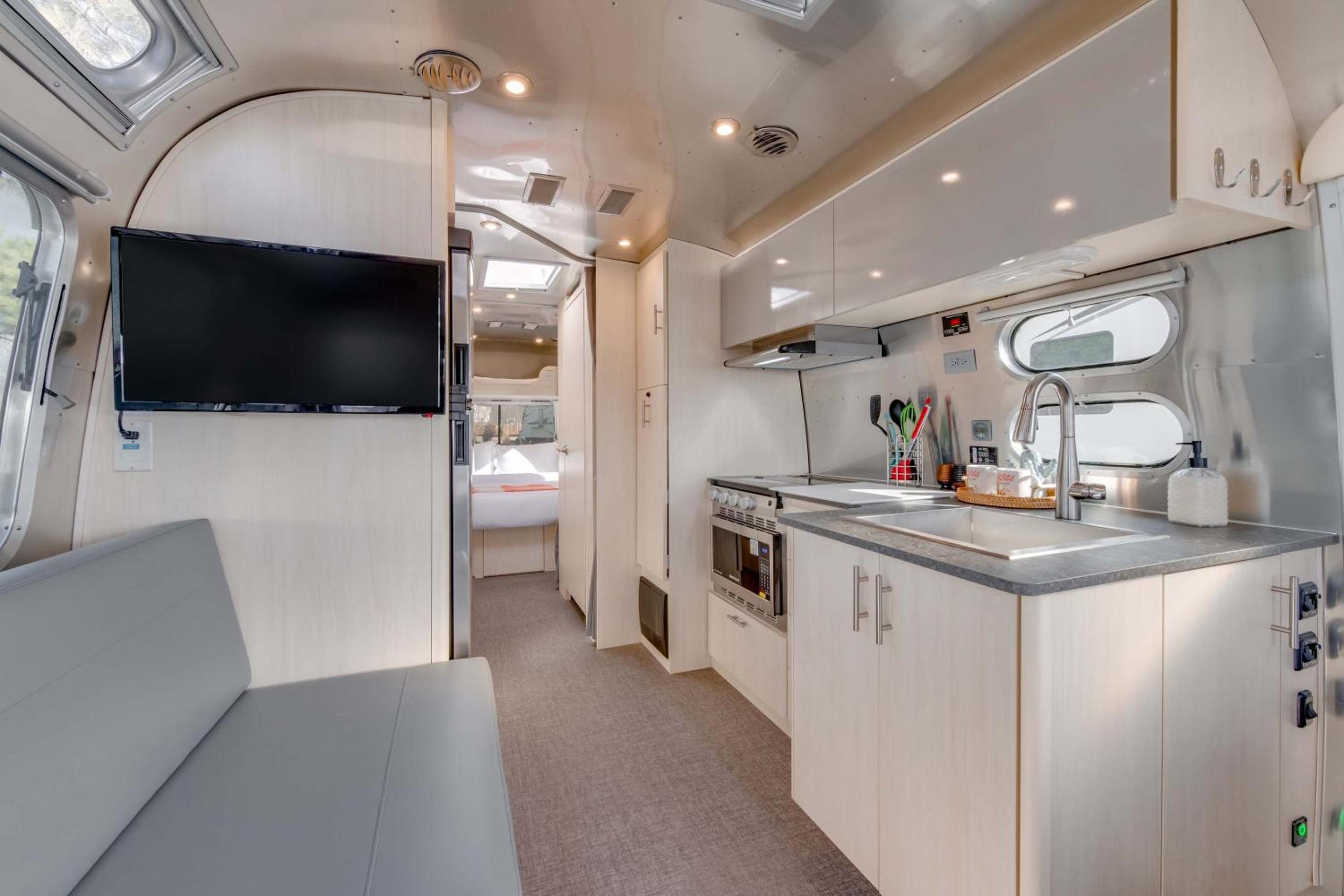 Airstream 27' photo 2